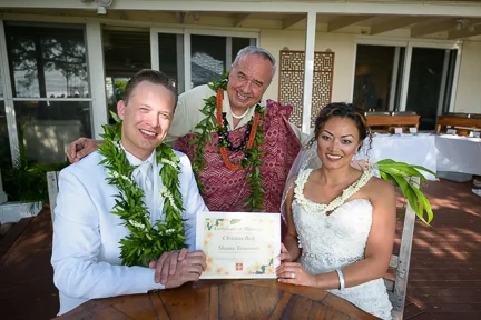 90-banyan-tree-estate-hawaii-wedding-ceremony.jpg