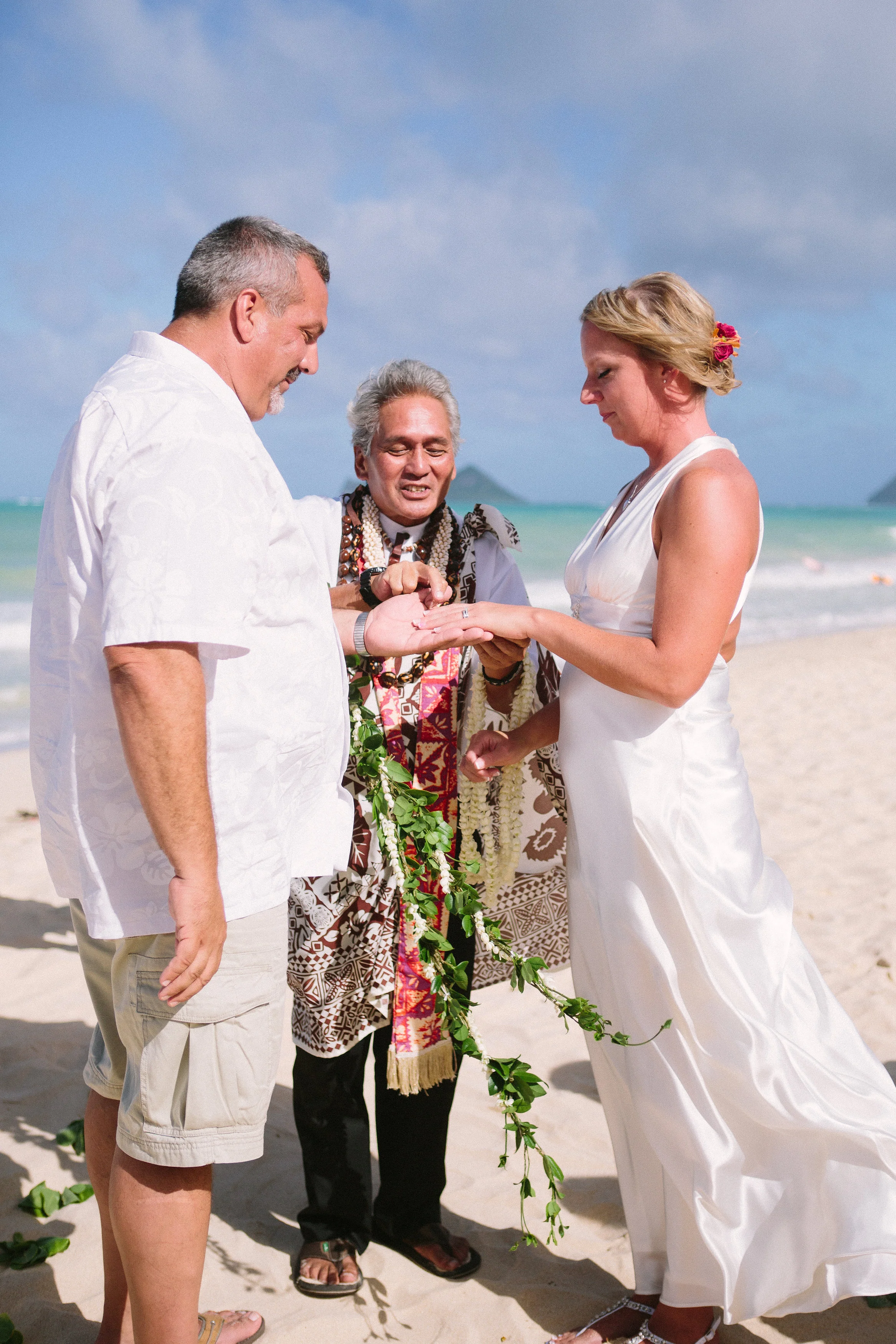 5-waimanalo-bay-beach-wedding.jpg