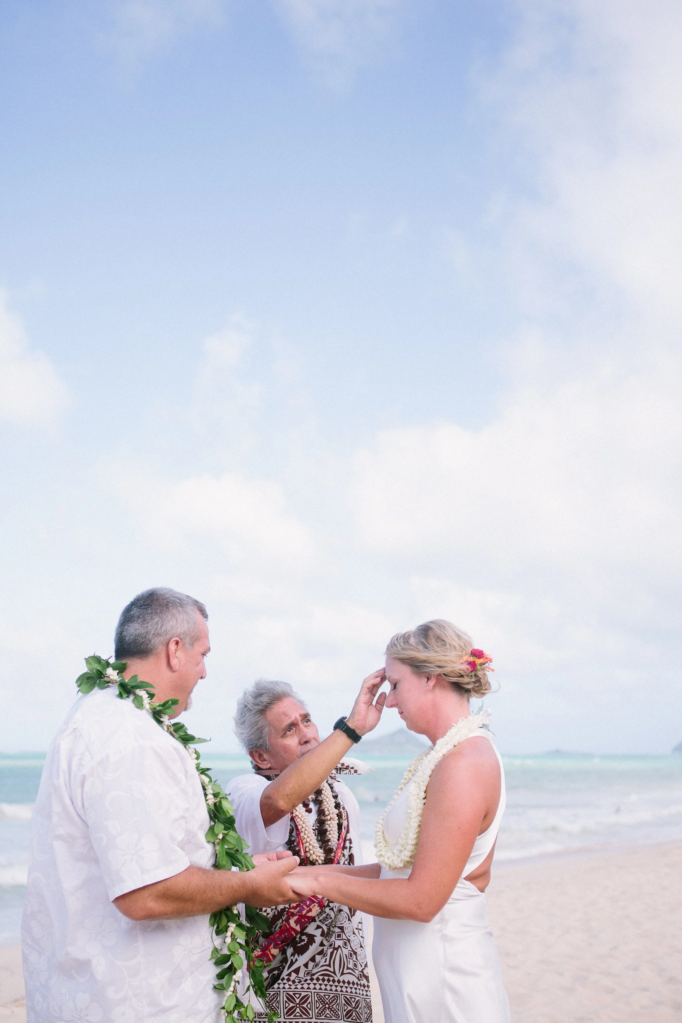 6-waimanalo-bay-beach-wedding.jpg