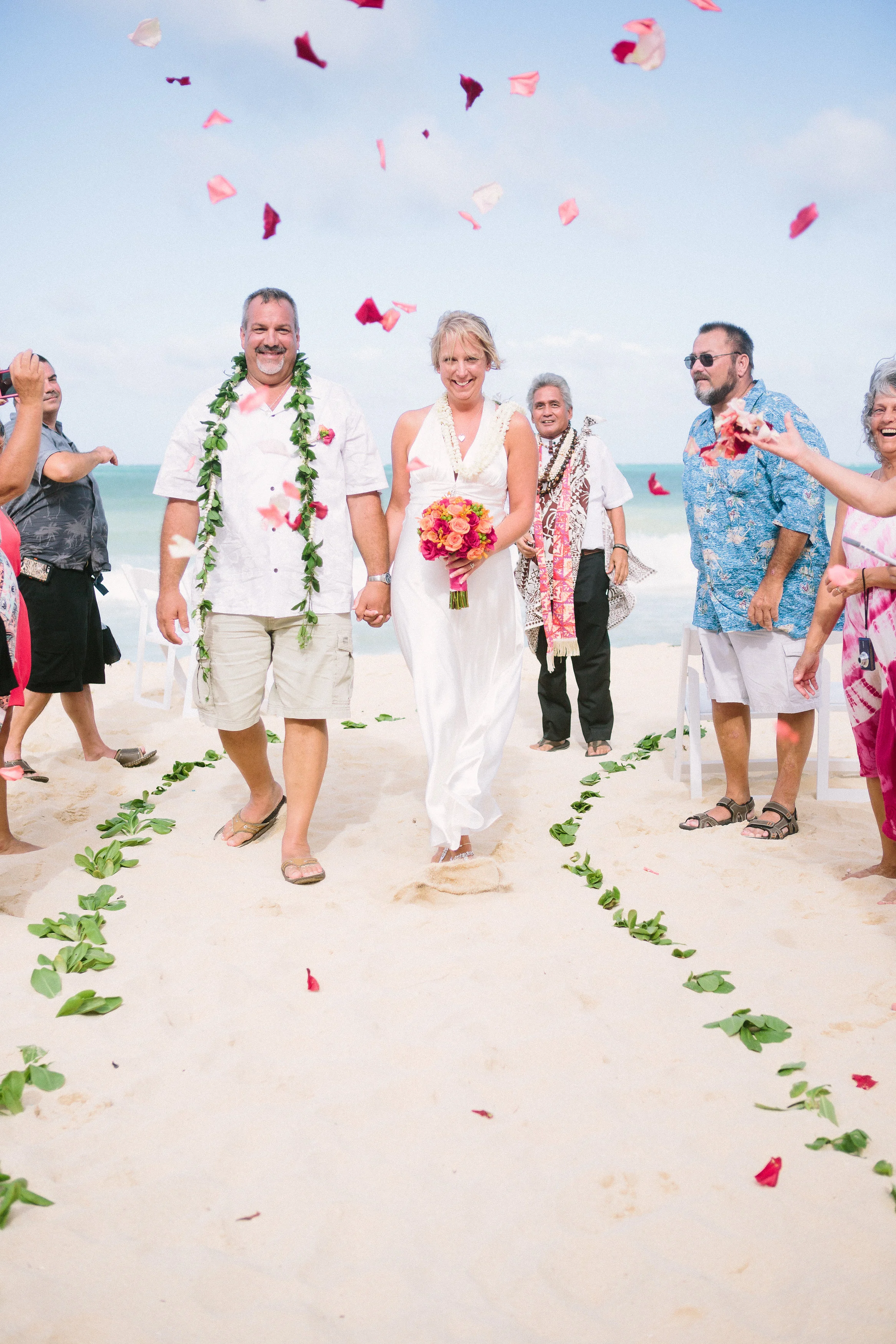 10-waimanalo-bay-beach-wedding.jpg