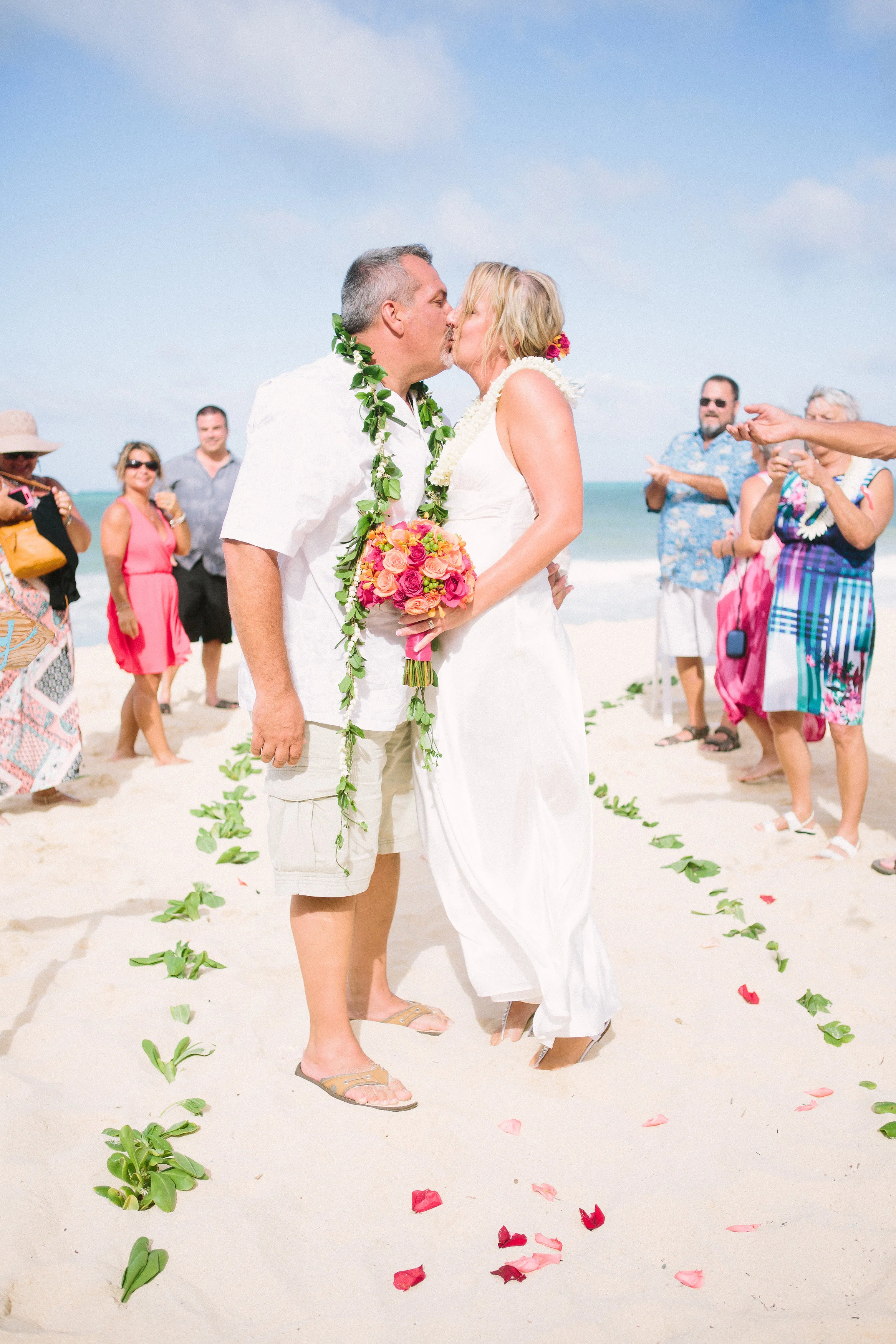12-waimanalo-bay-beach-wedding.jpg