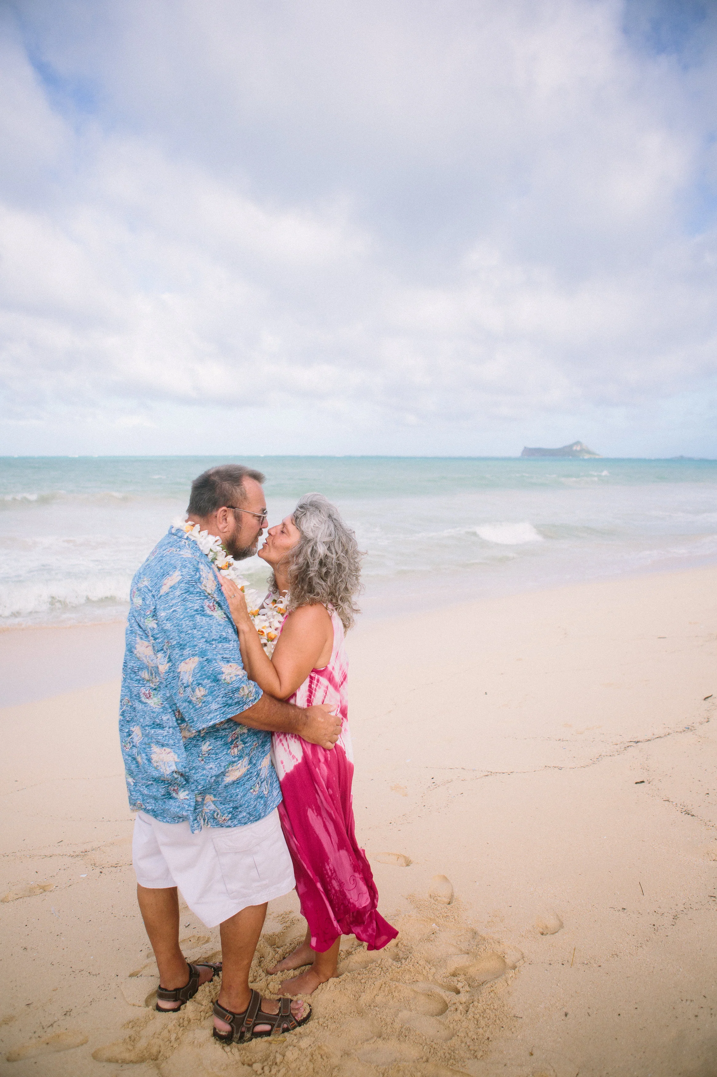 15-waimanalo-bay-beach-wedding.jpg