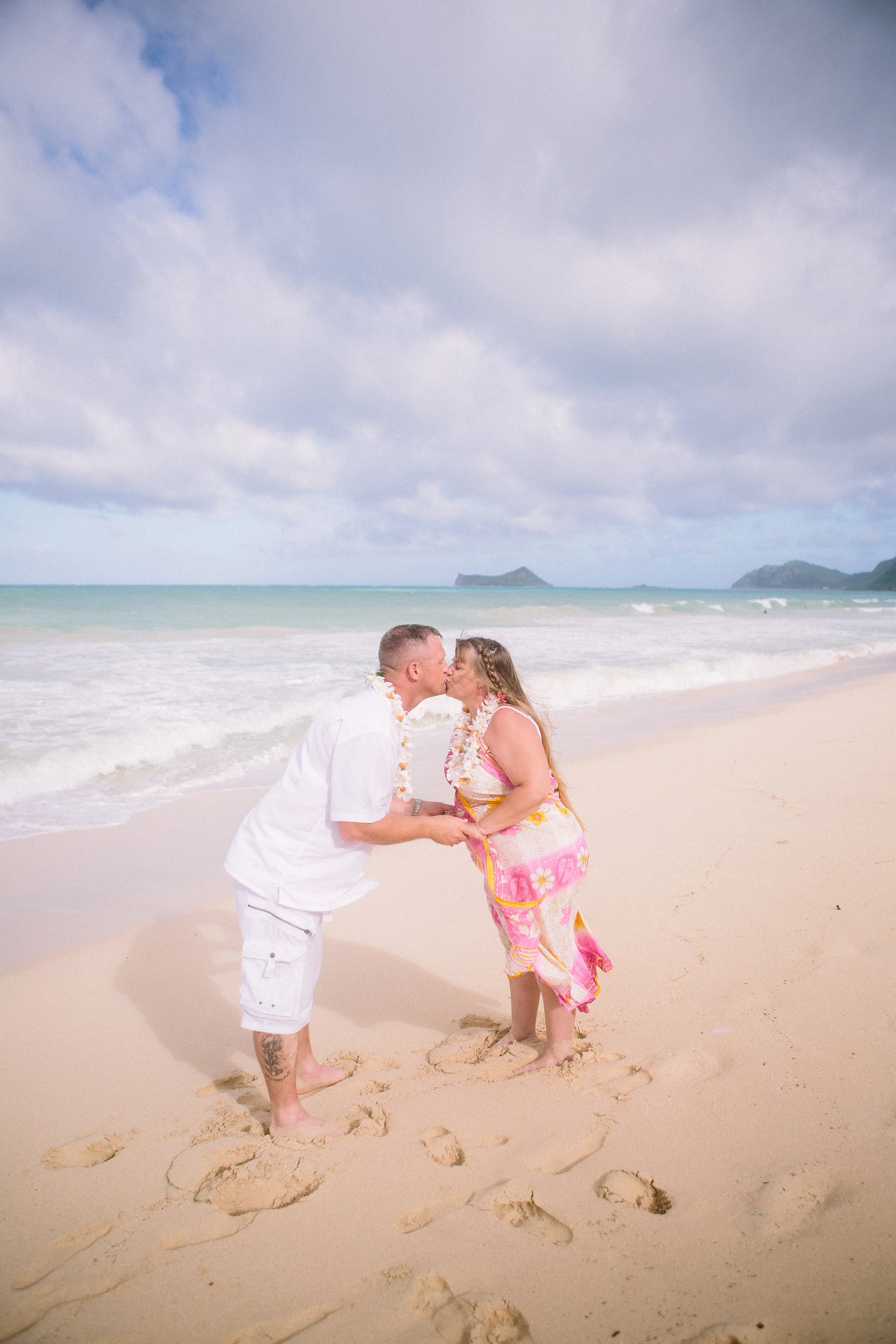 16-waimanalo-bay-beach-wedding.jpg