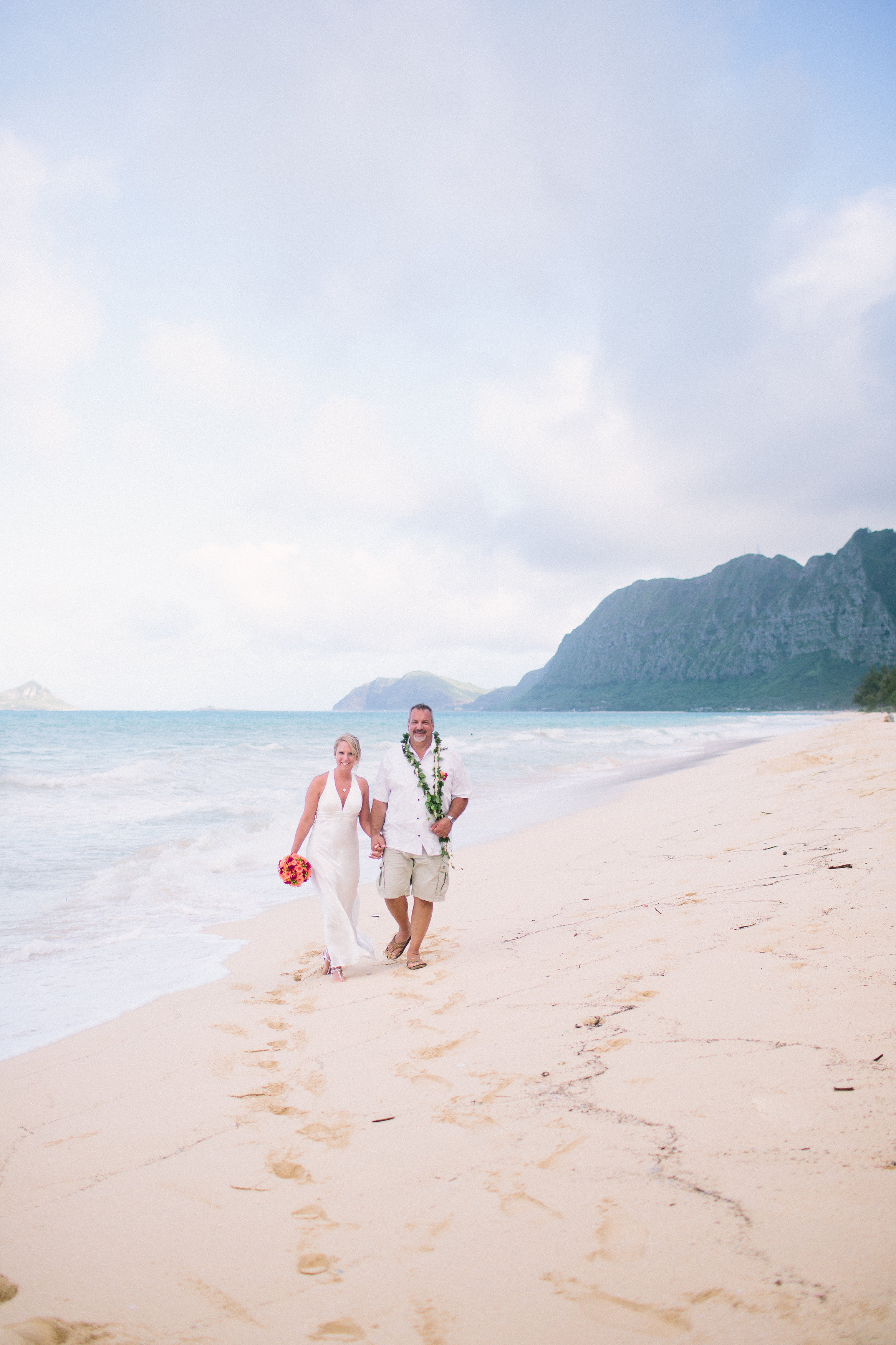 20-waimanalo-bay-beach-wedding.jpg