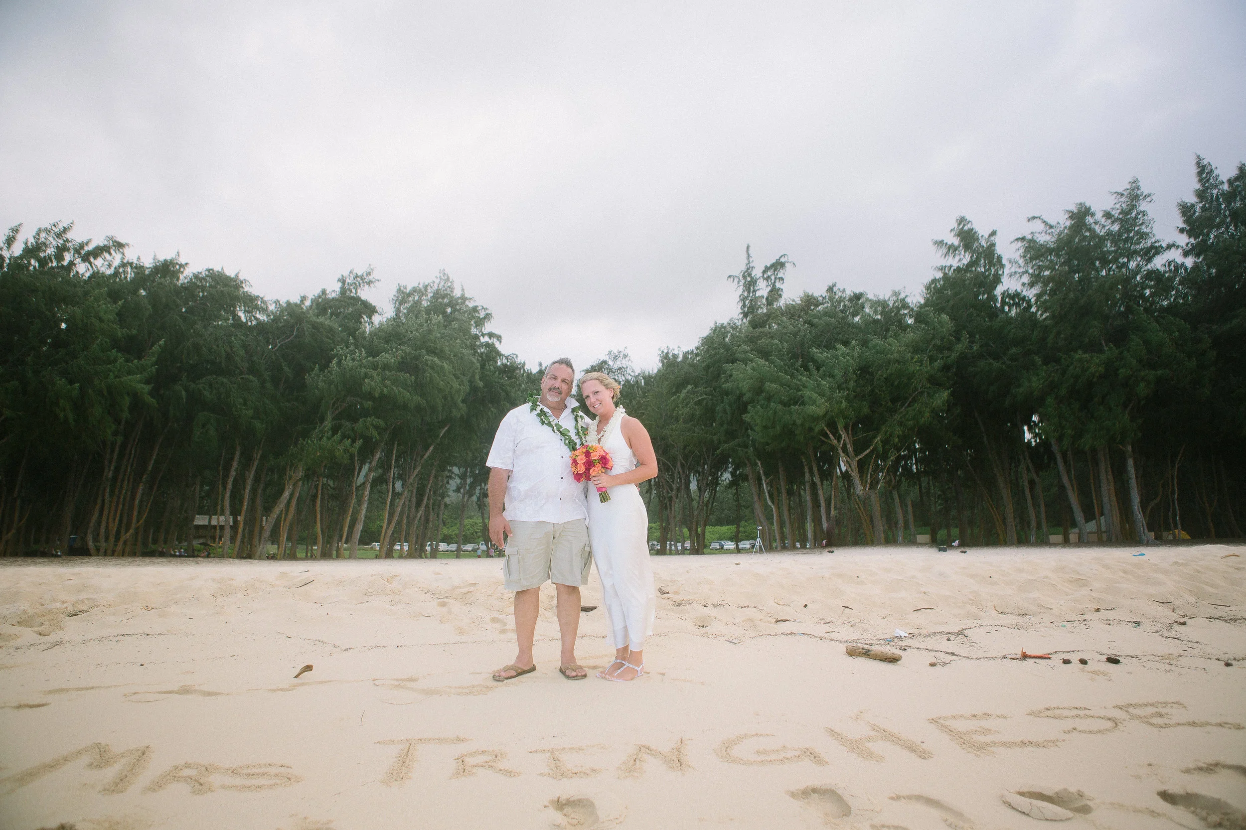 19-waimanalo-bay-beach-wedding.jpg