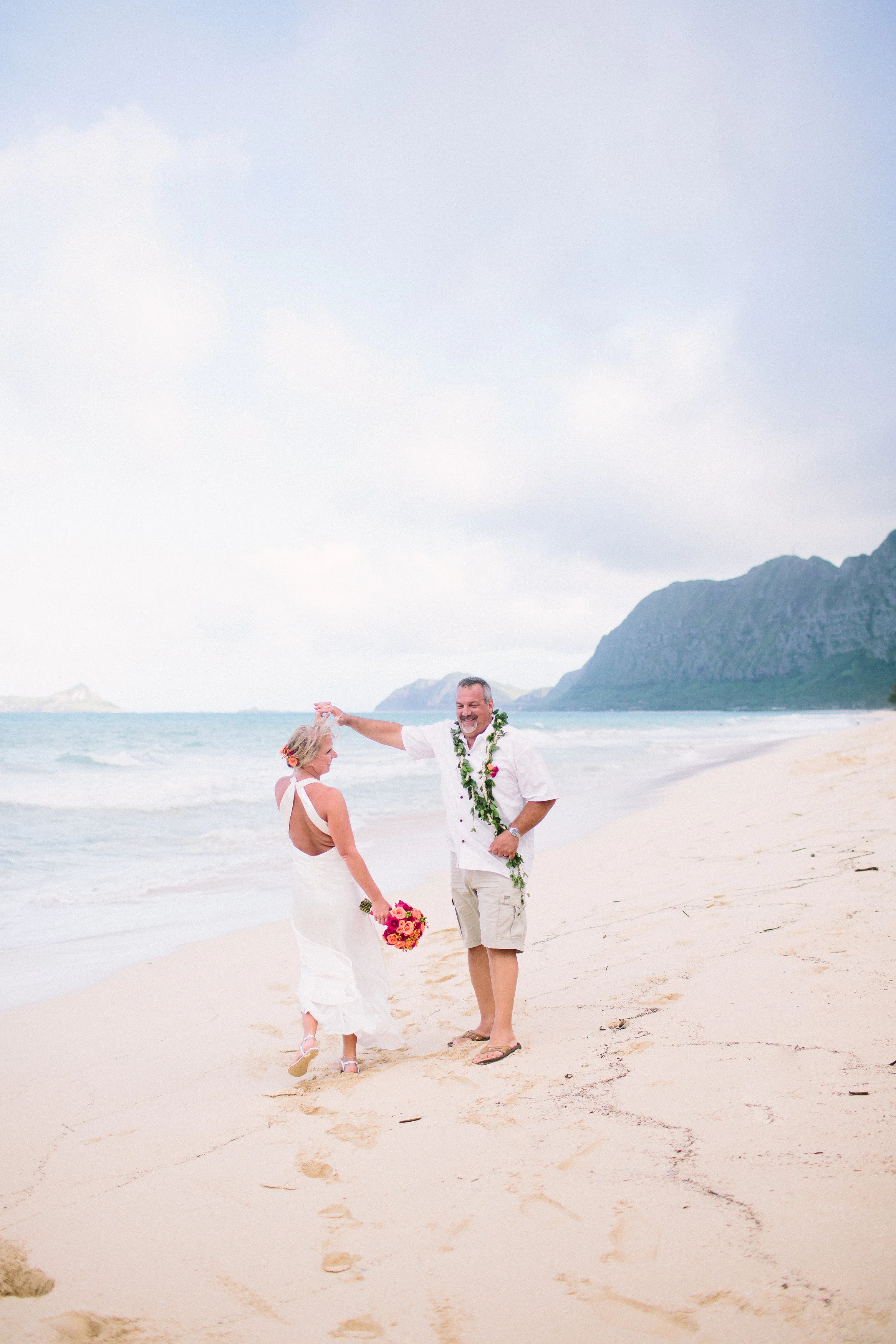 22-waimanalo-bay-beach-wedding.jpg