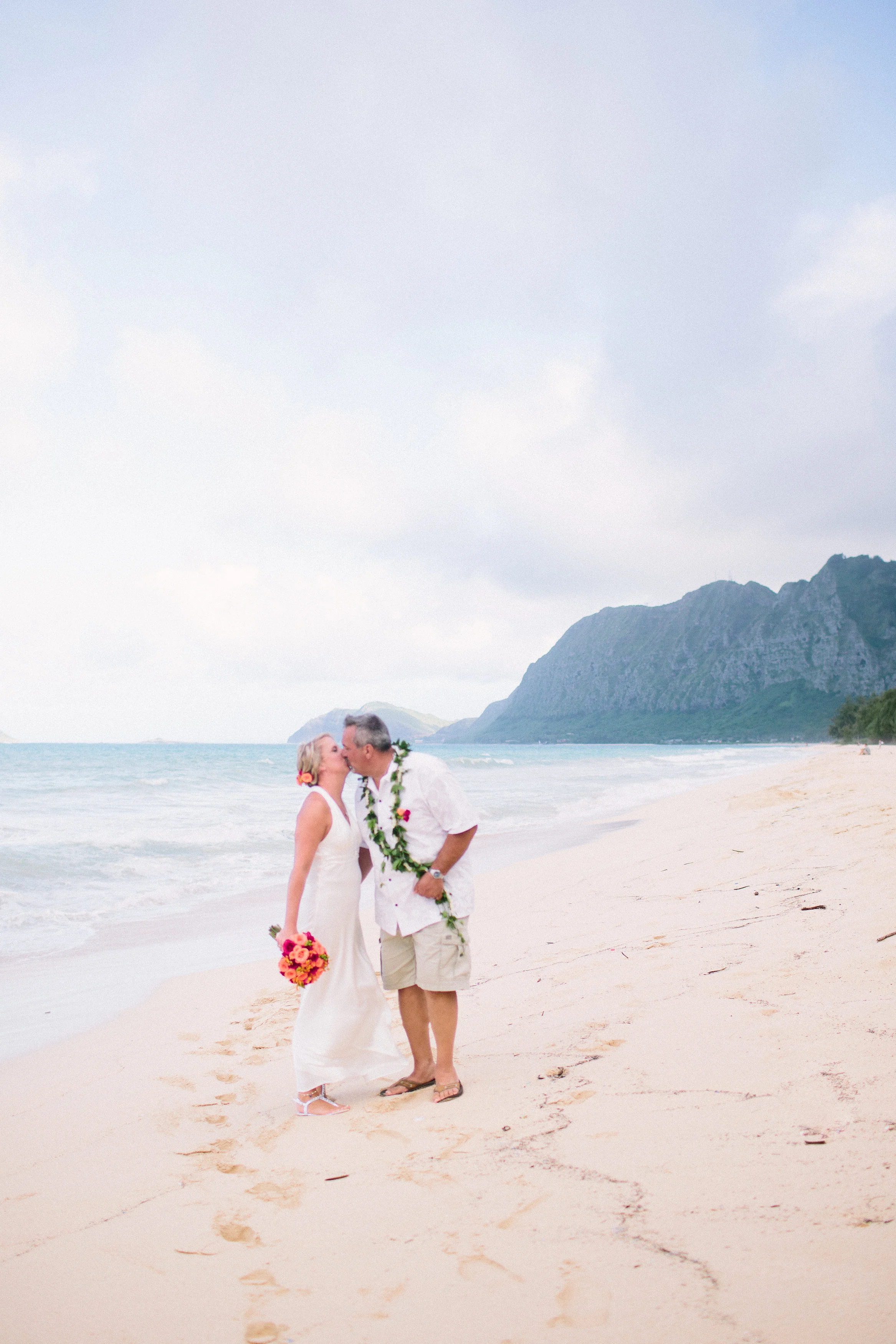 21-waimanalo-bay-beach-wedding.jpg
