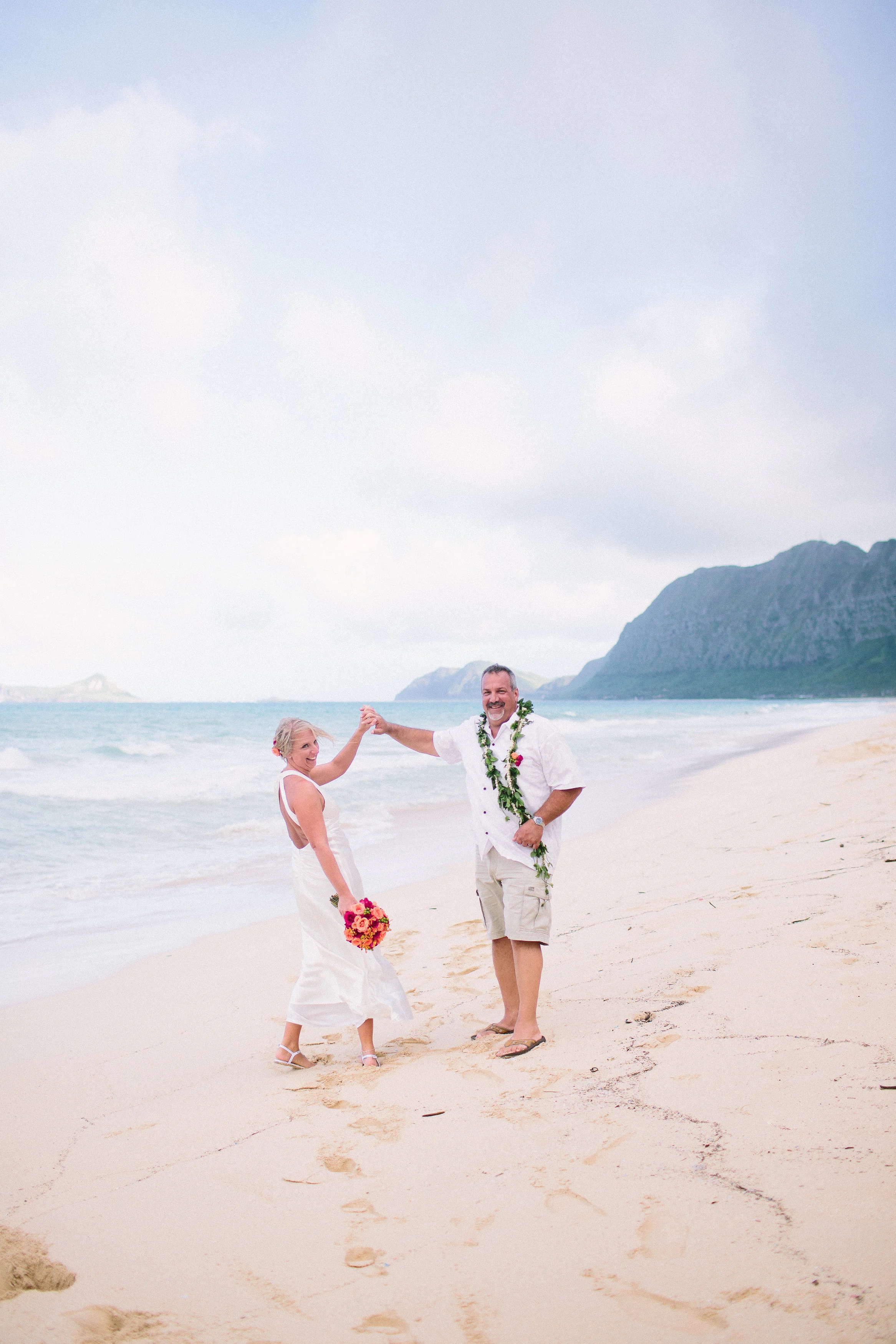 23-waimanalo-bay-beach-wedding.jpg