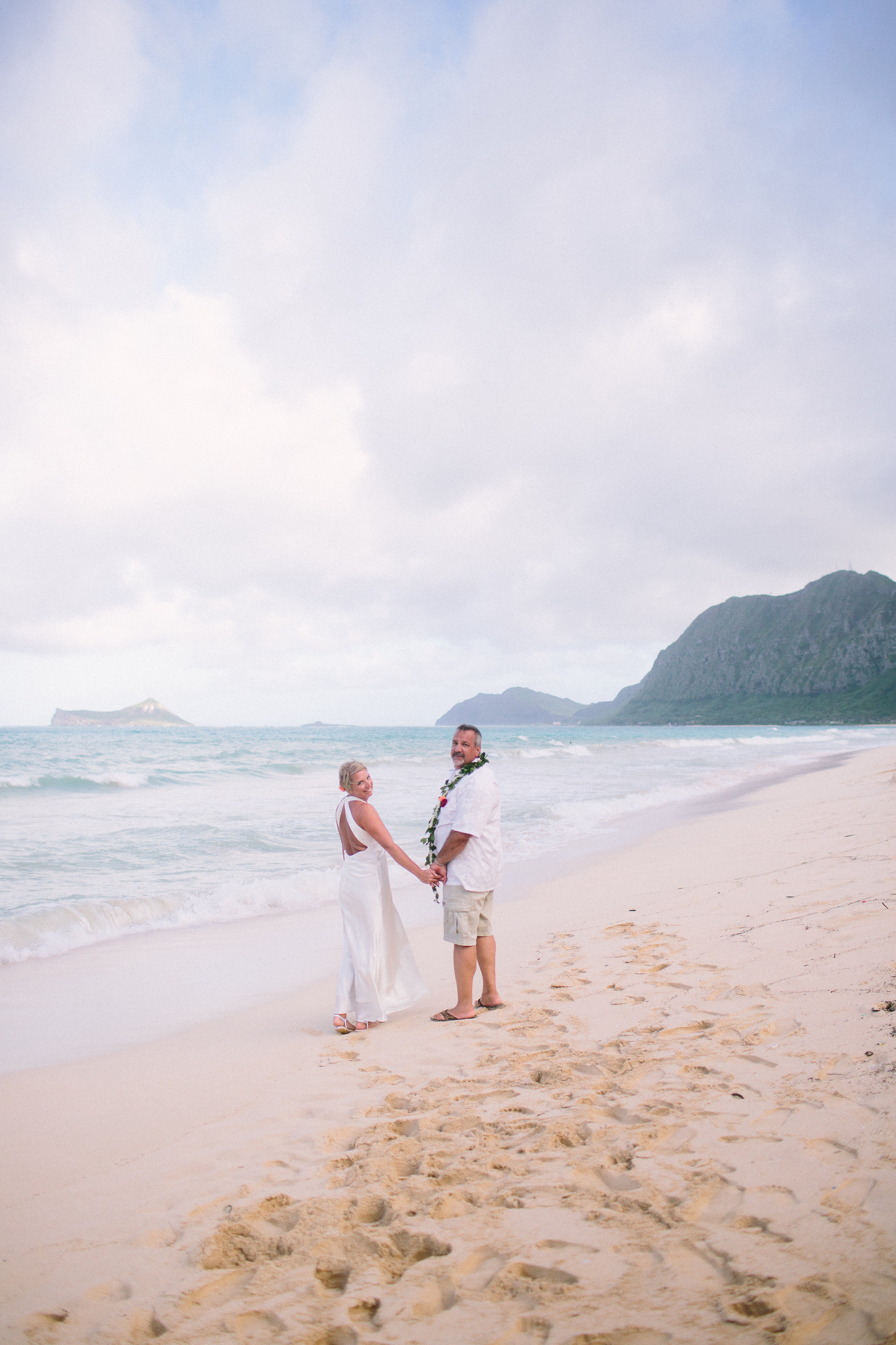 35-waimanalo-bay-beach-wedding.jpg