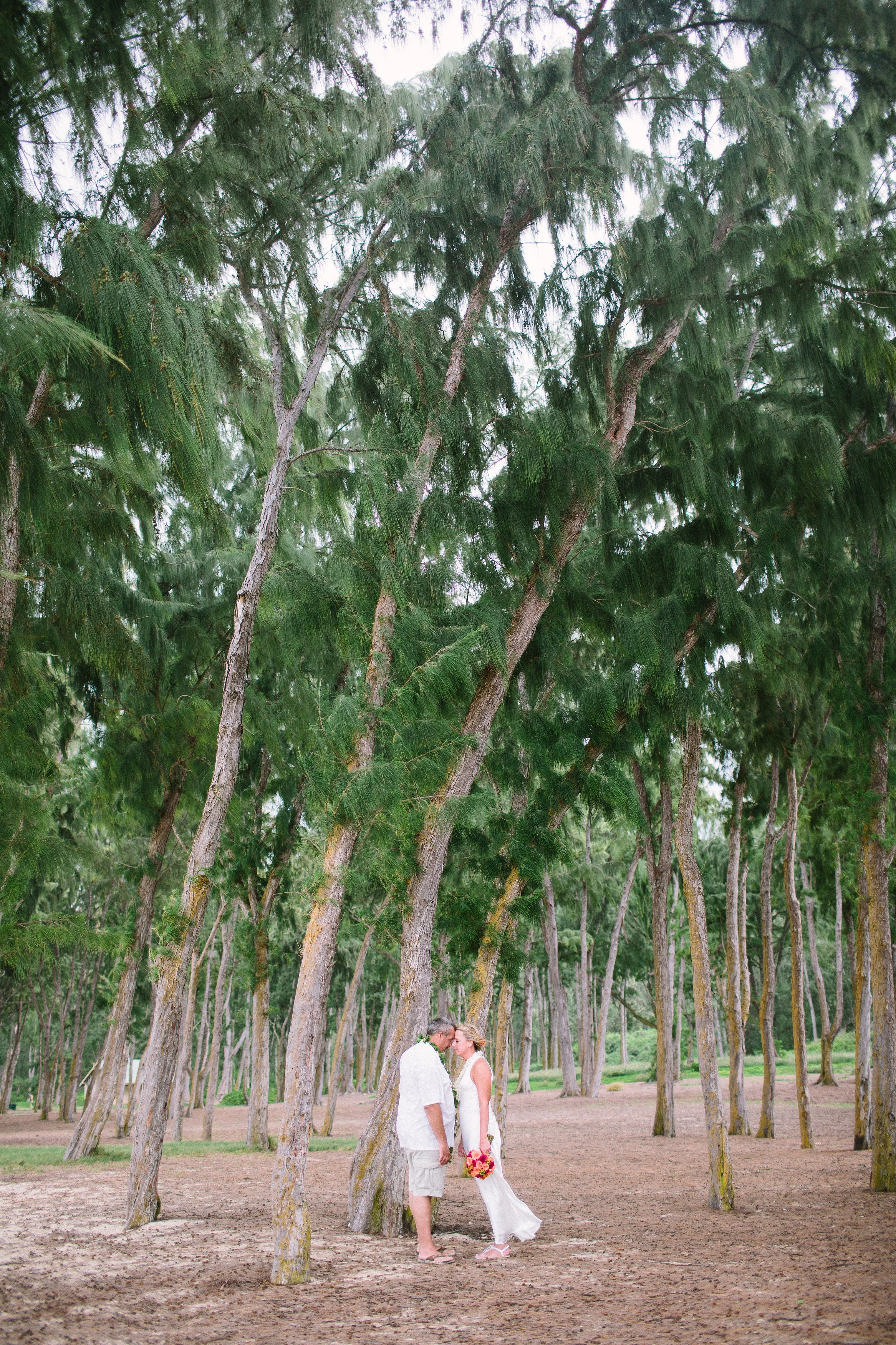 37-waimanalo-bay-beach-wedding.jpg