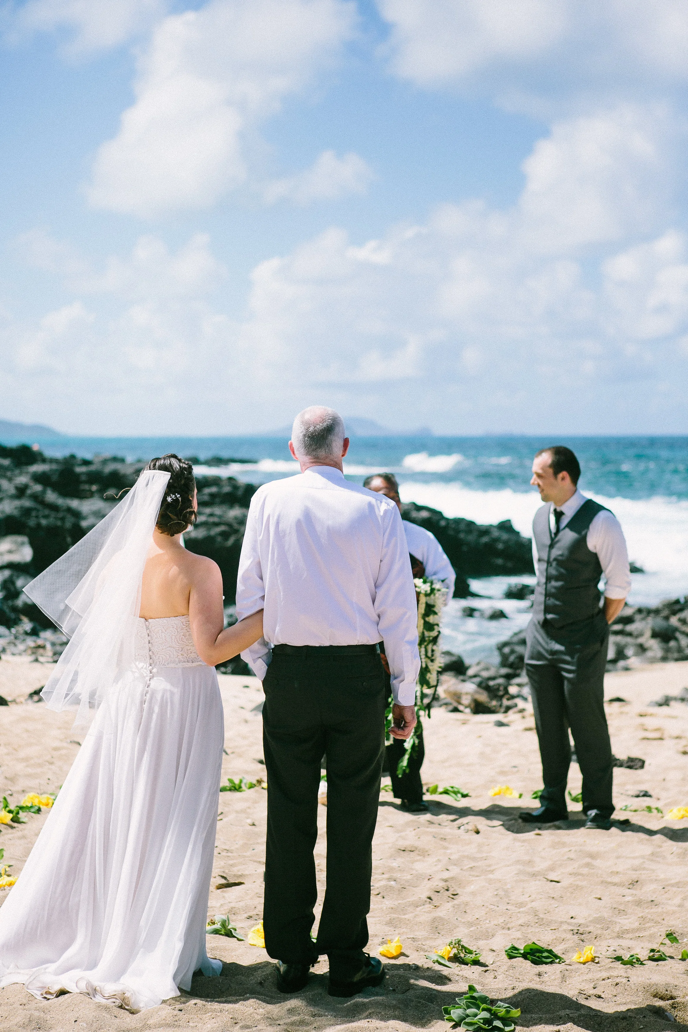 3-makapuu-beach-wedding-ceremony.jpg
