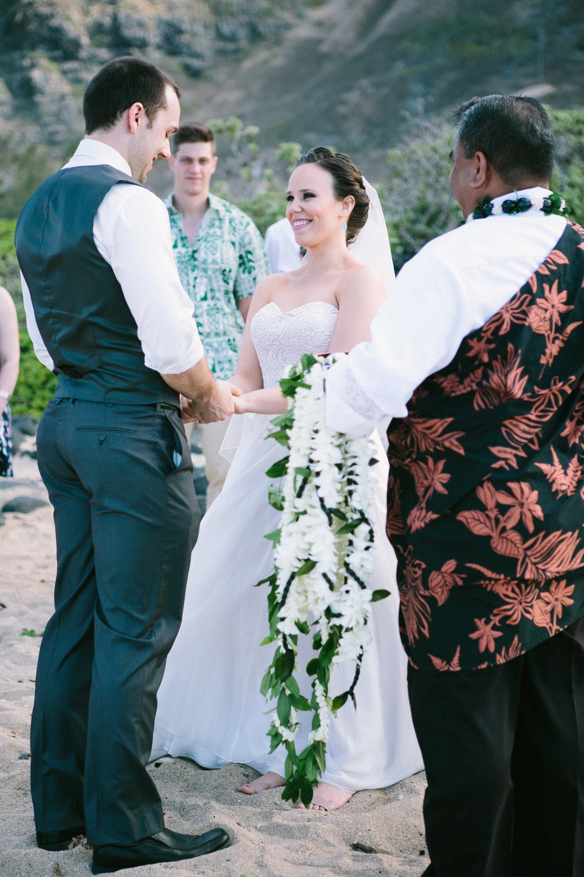 4-makapuu-beach-wedding-ceremony.jpg