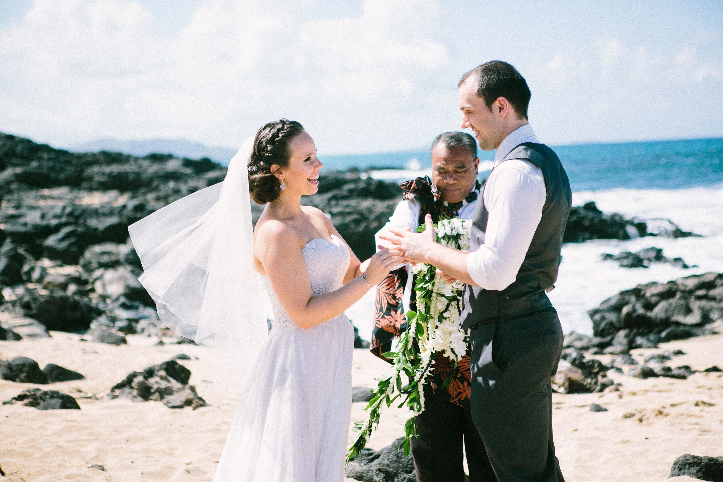 6-makapuu-beach-wedding-ceremony.jpg