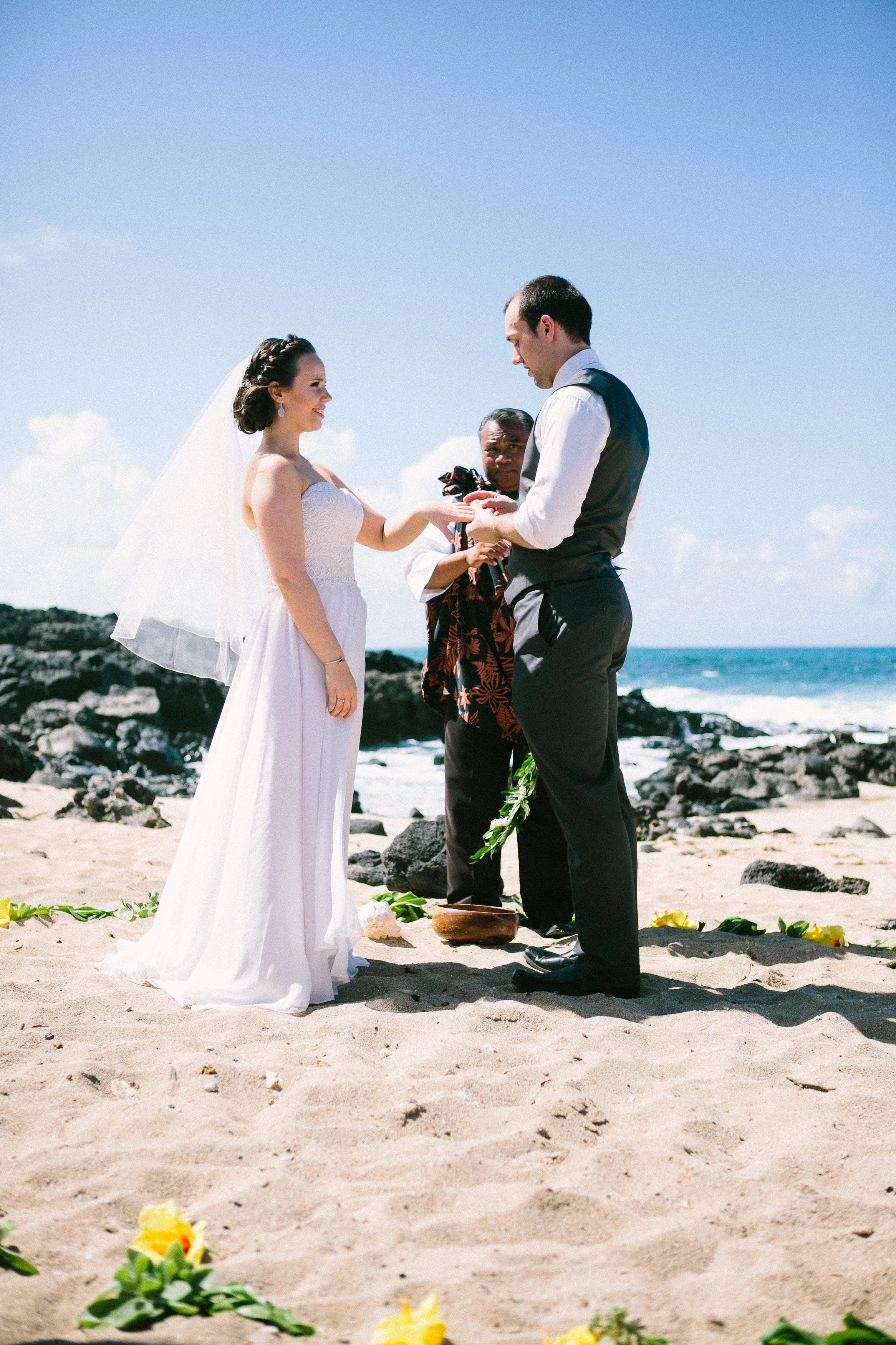 5-makapuu-beach-wedding-ceremony.jpg