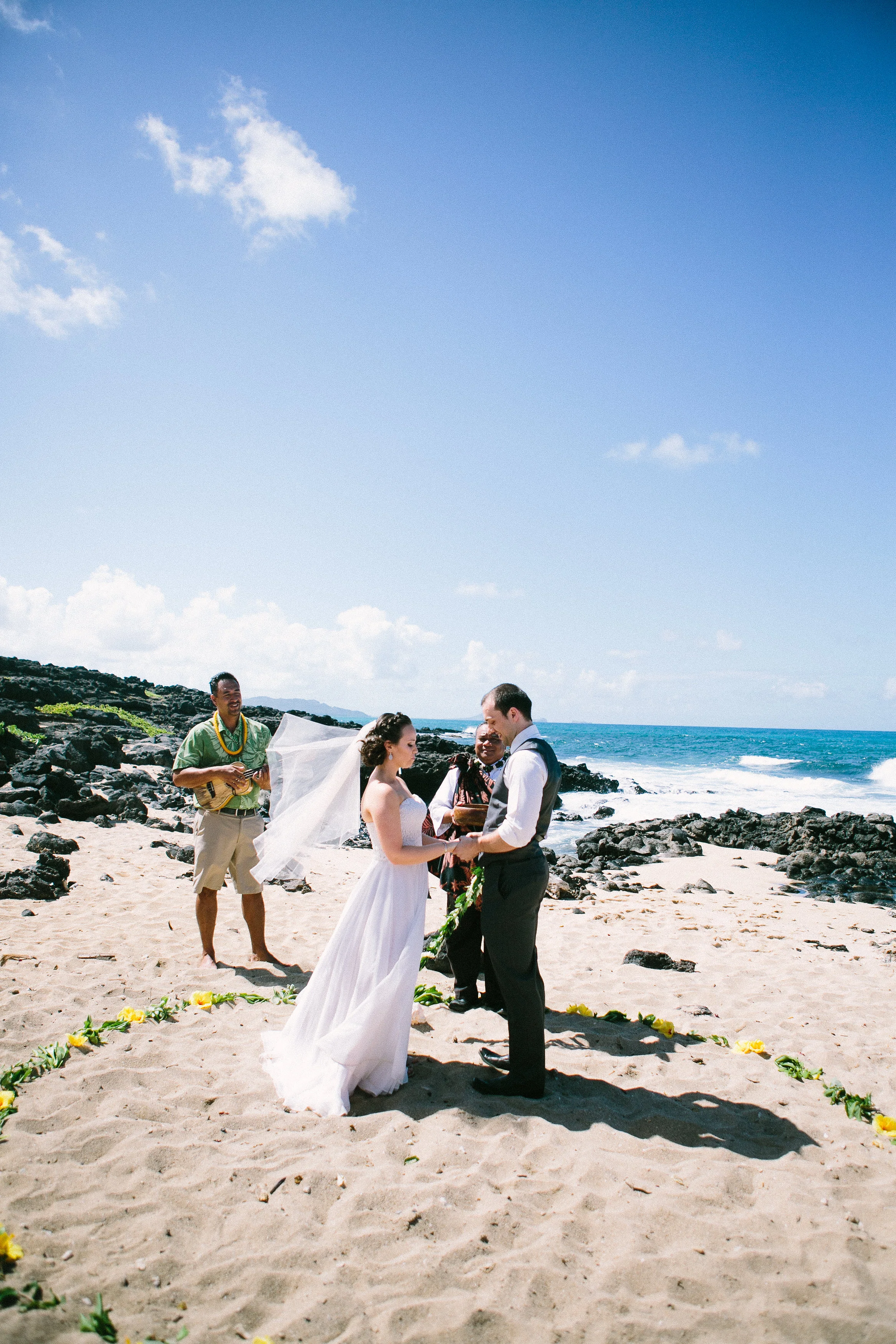 7-makapuu-beach-wedding-ceremony.jpg