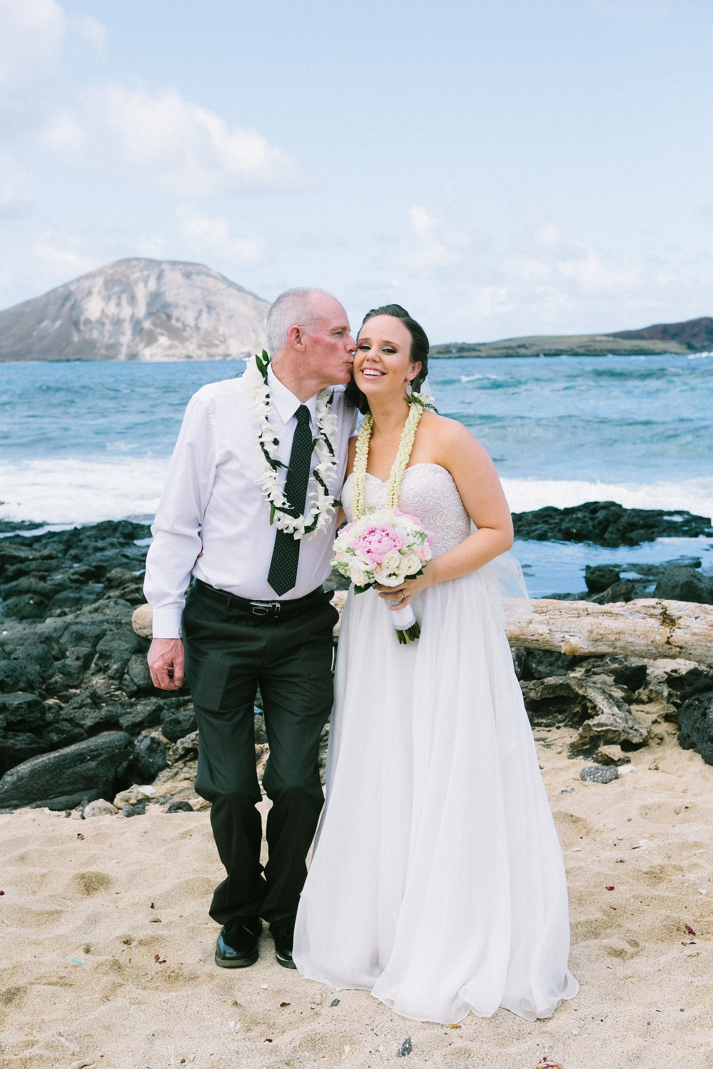 13-makapuu-beach-wedding-ceremony.jpg