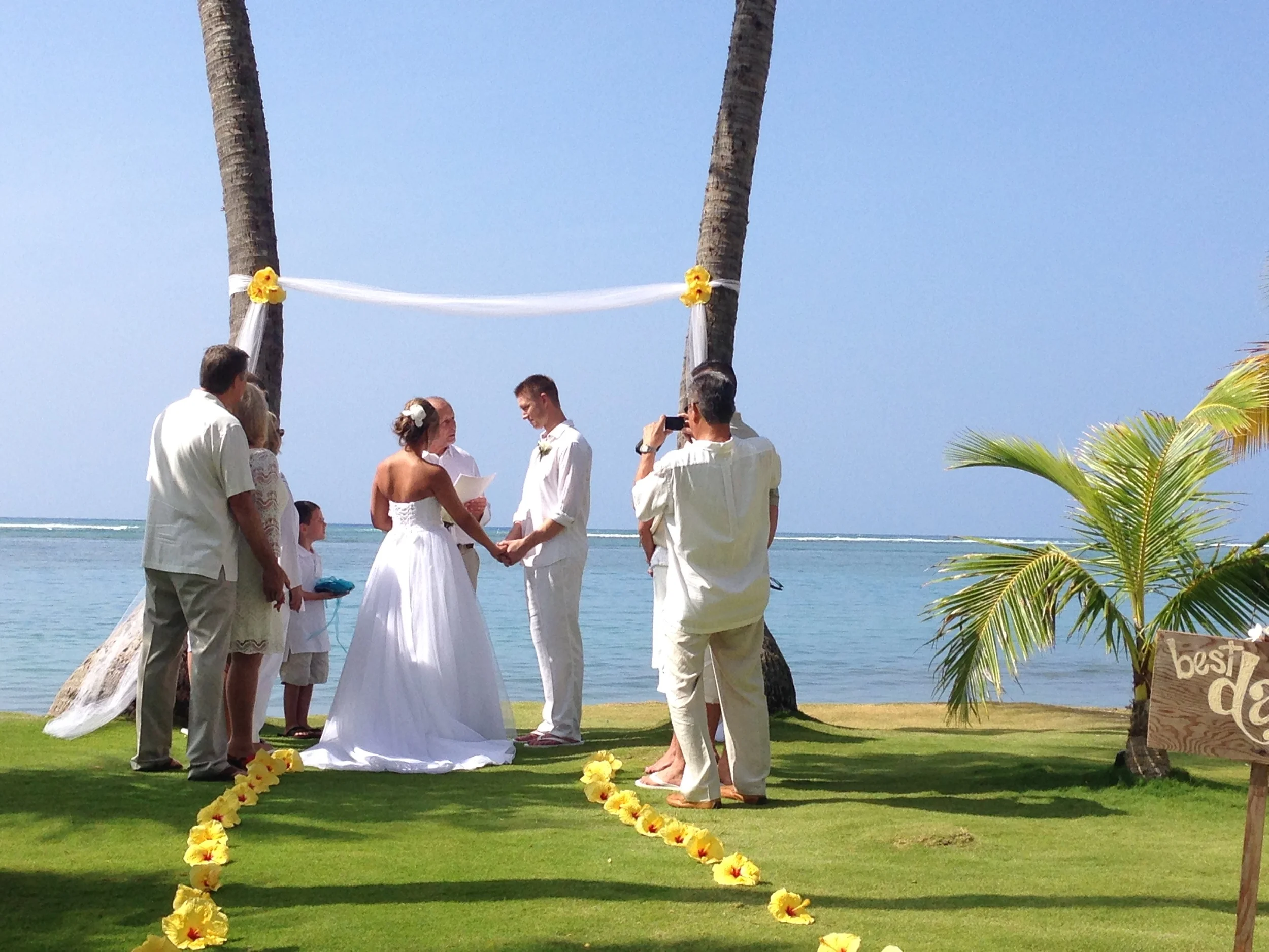 kahala-beach-wedding