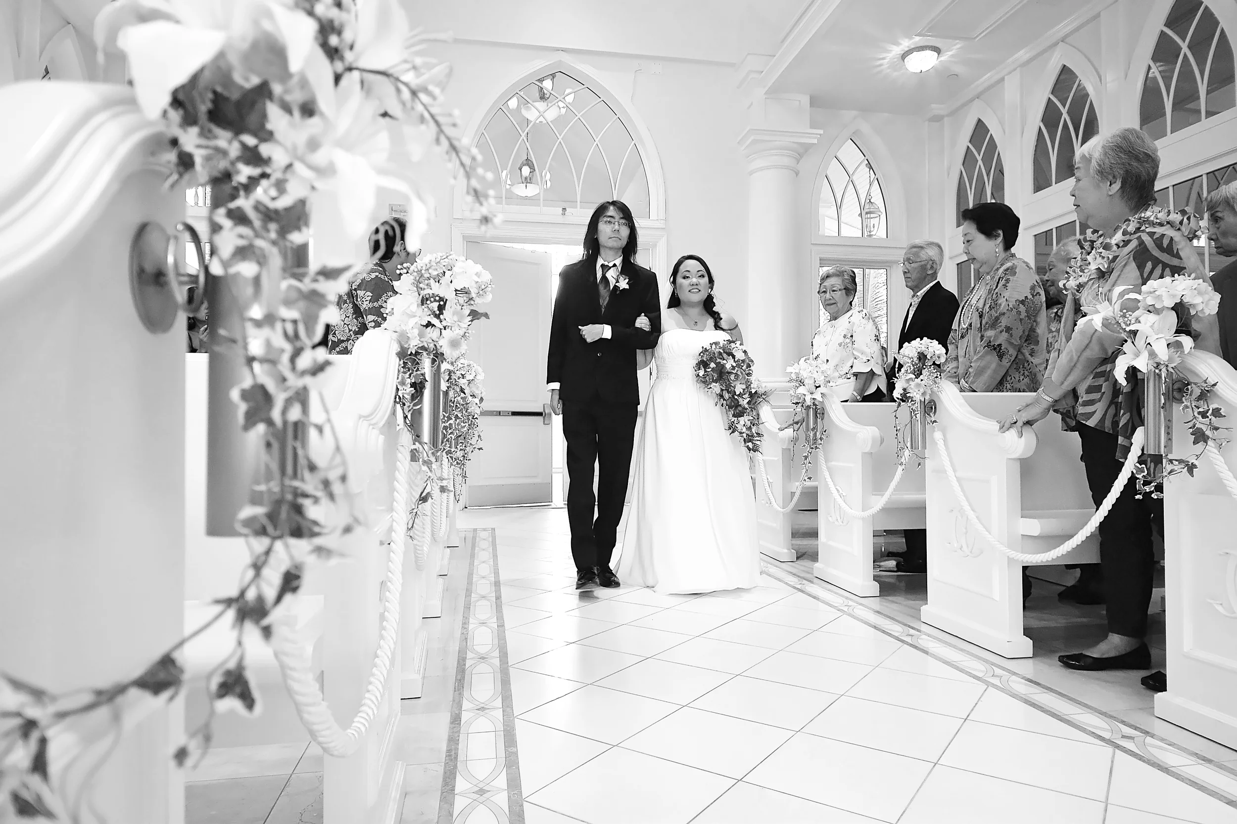 16-crystal-chapel-hilton-hawaiian-village-wedding.jpg
