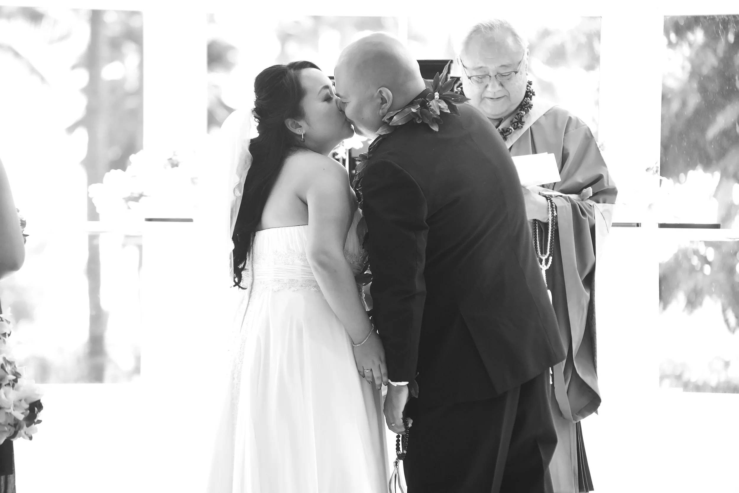 18-crystal-chapel-hilton-hawaiian-village-wedding.jpg