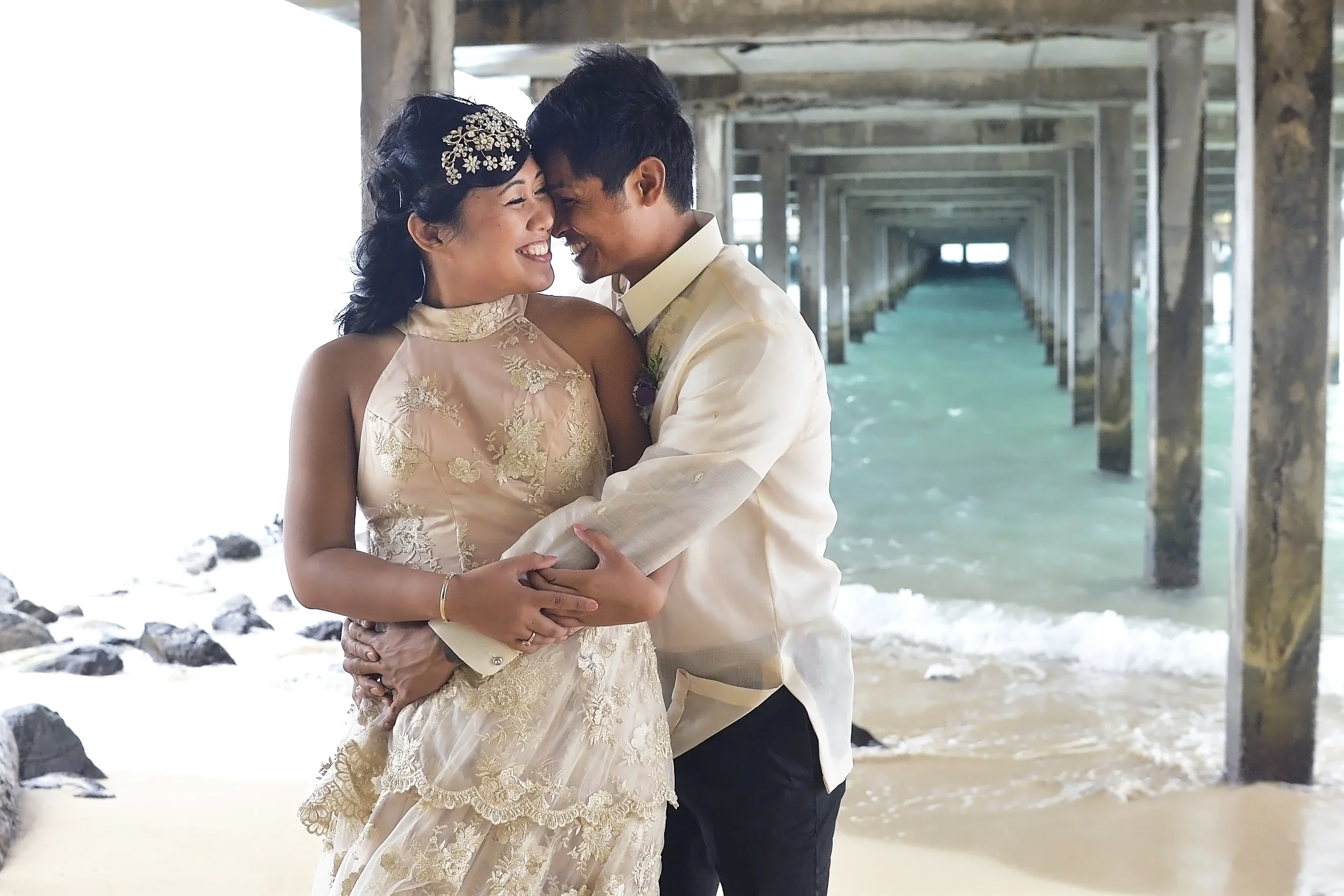 11-waimanalo-pier-wedding.jpg