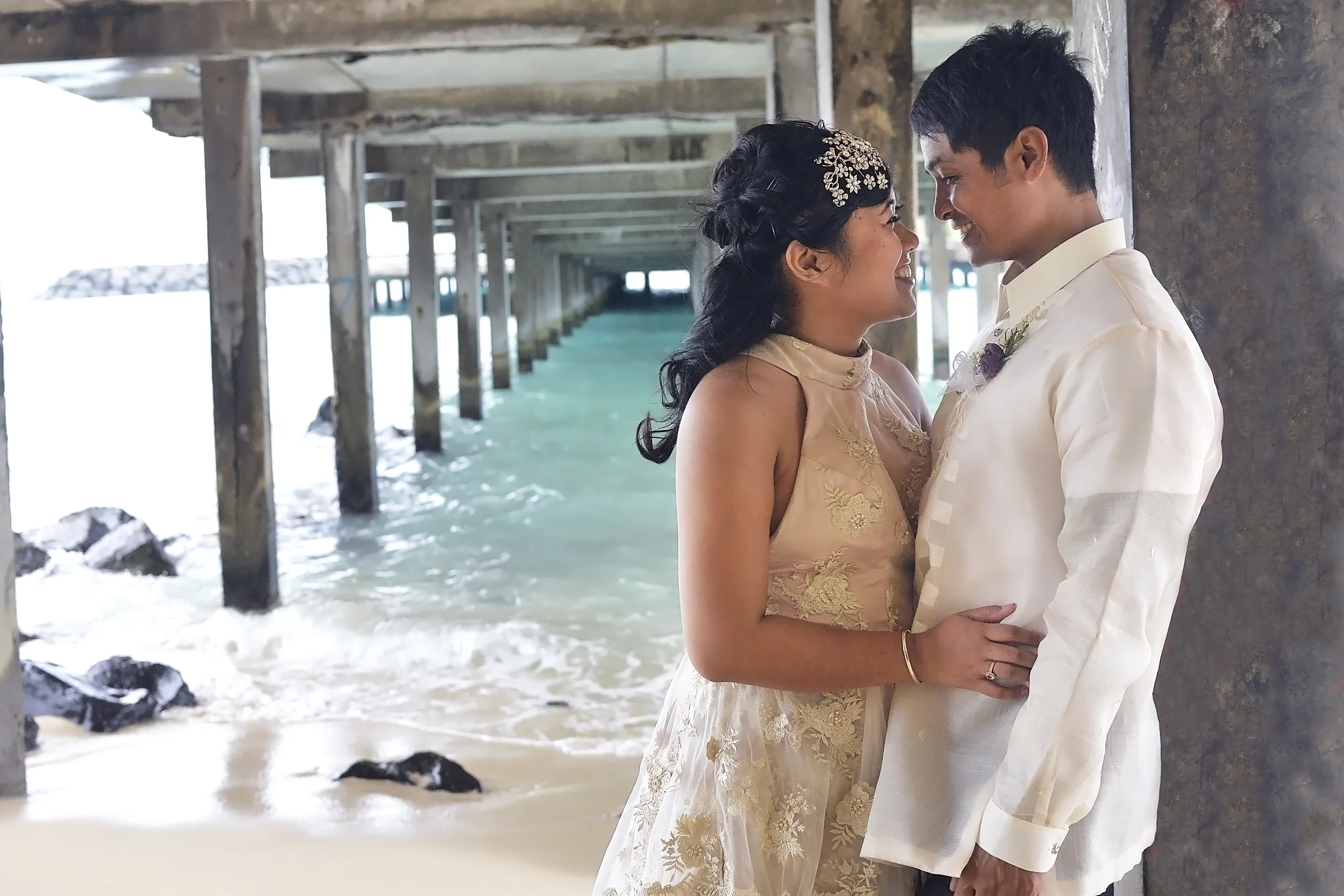 12-waimanalo-pier-wedding.jpg