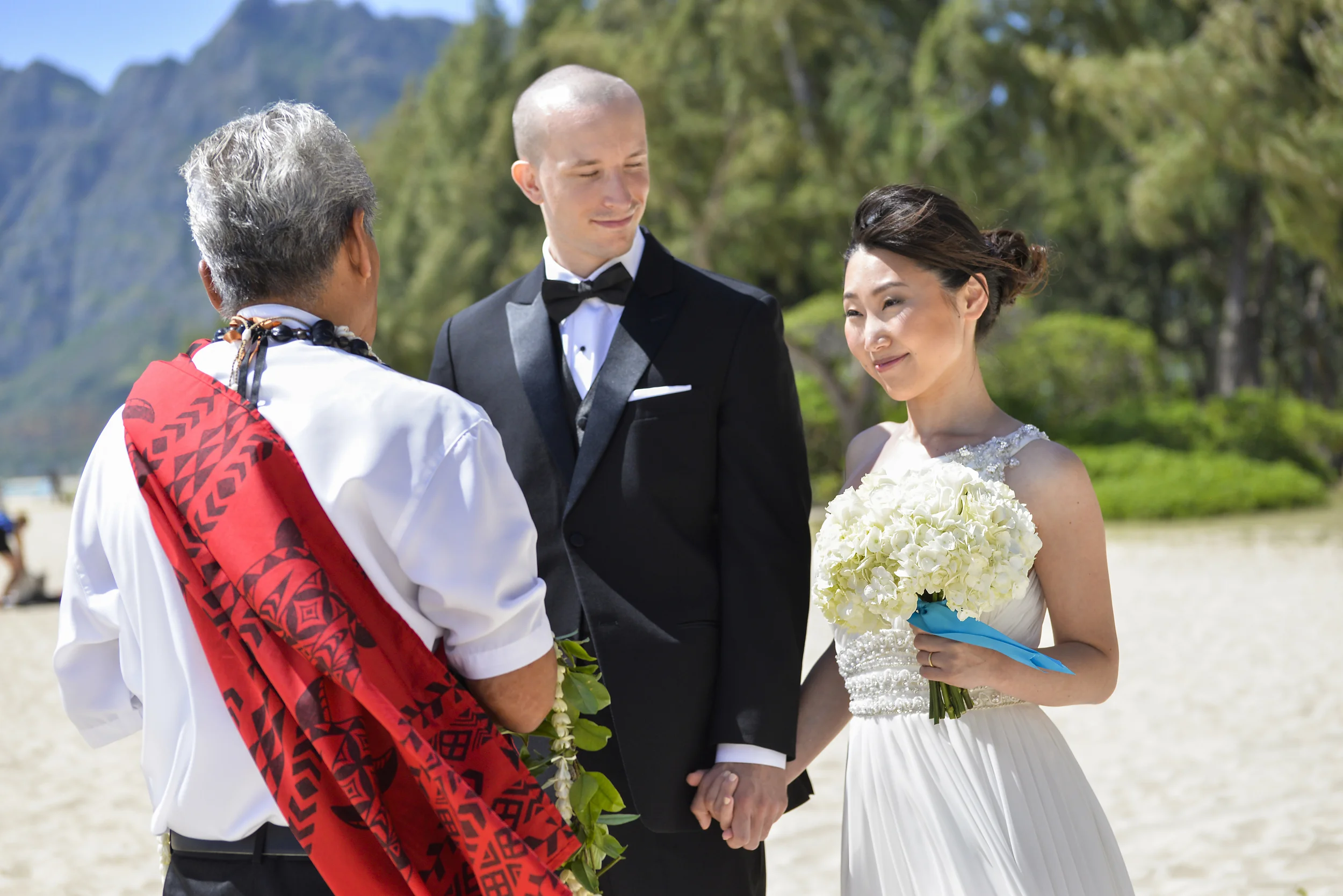 5-waimanalo-beach-wedding.jpg