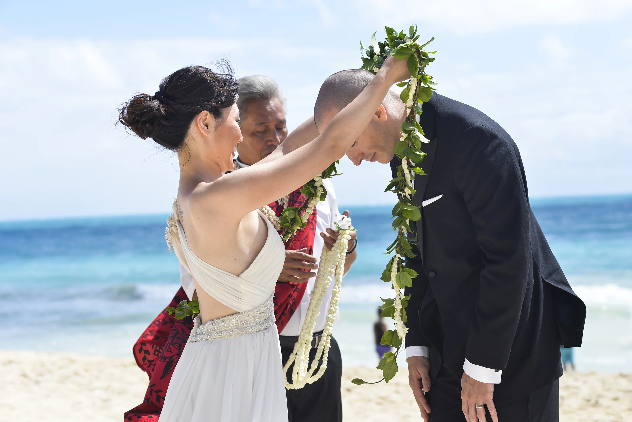 8-waimanalo-beach-wedding.jpg