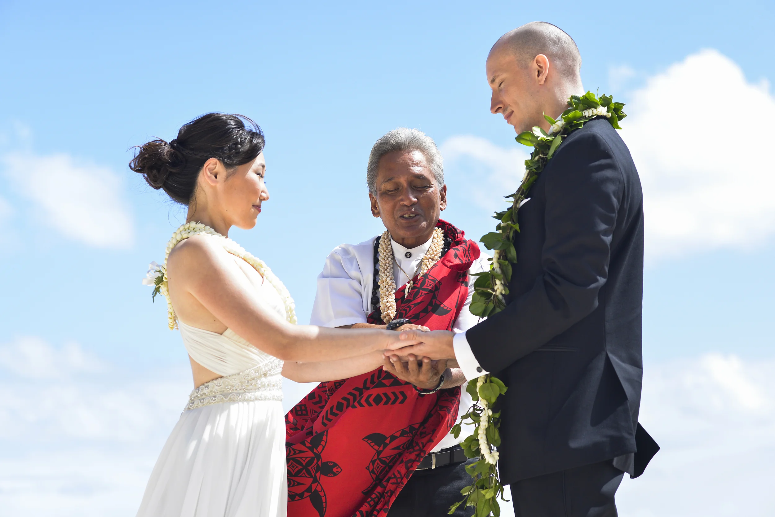 11-waimanalo-beach-wedding.jpg