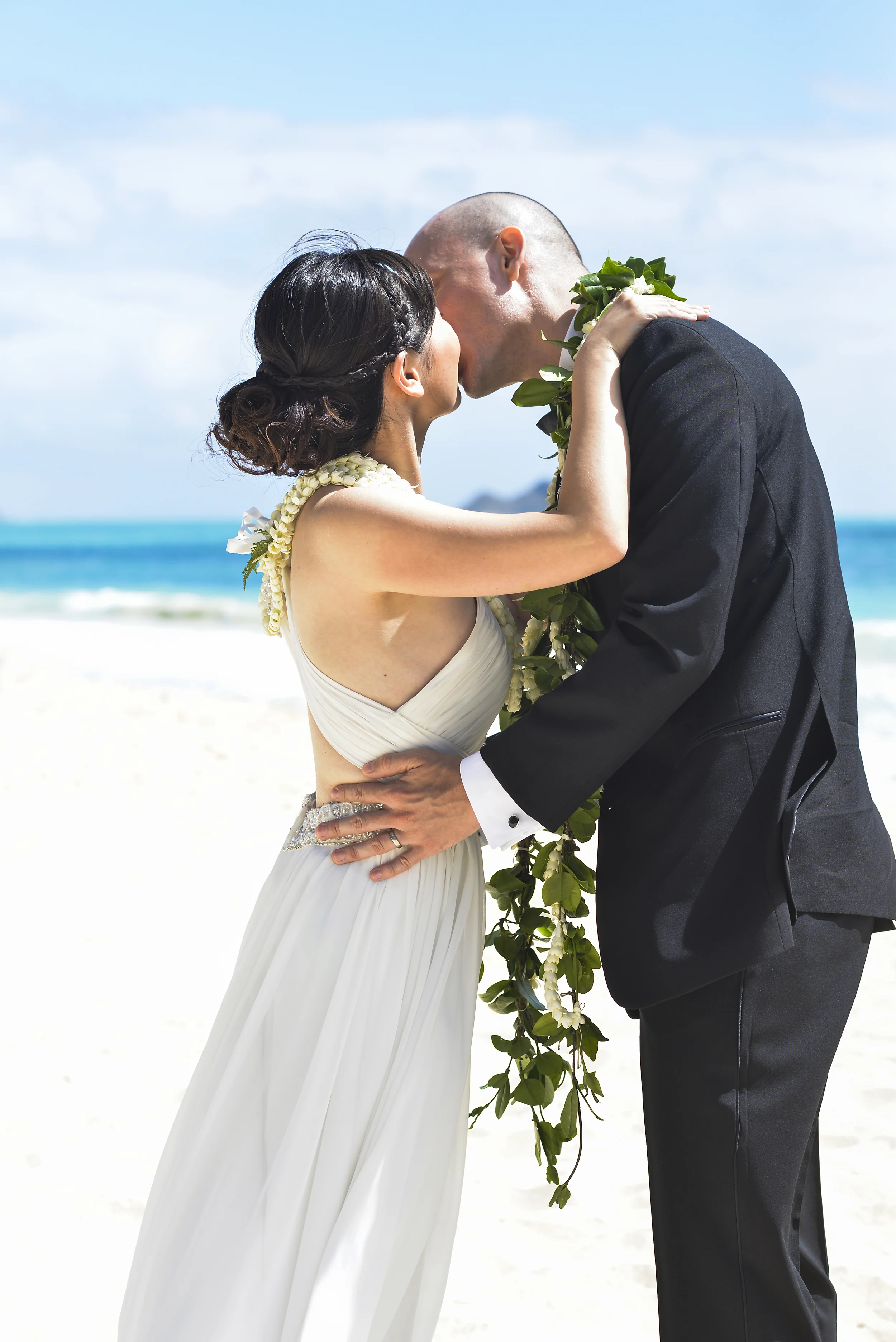 12-waimanalo-beach-wedding.jpg