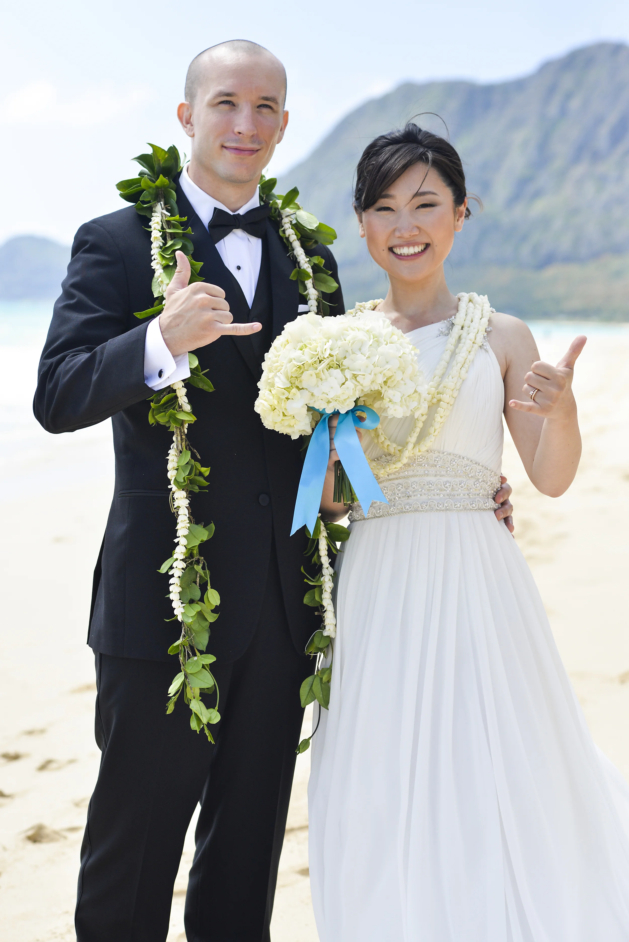 15-waimanalo-beach-wedding.jpg