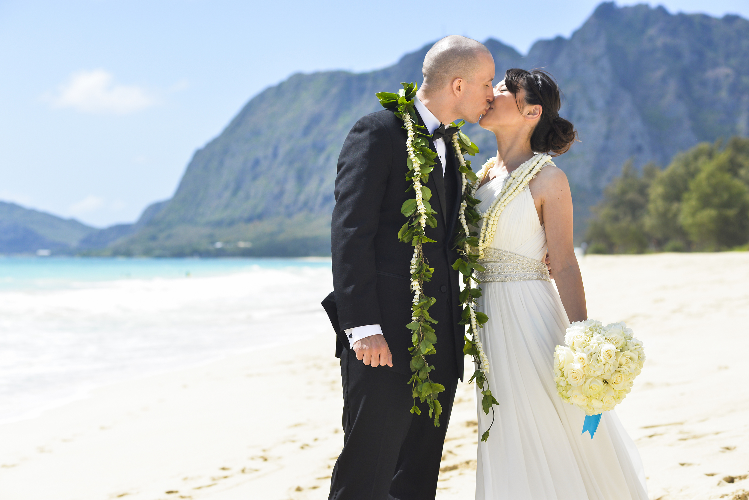 16-waimanalo-beach-wedding.jpg