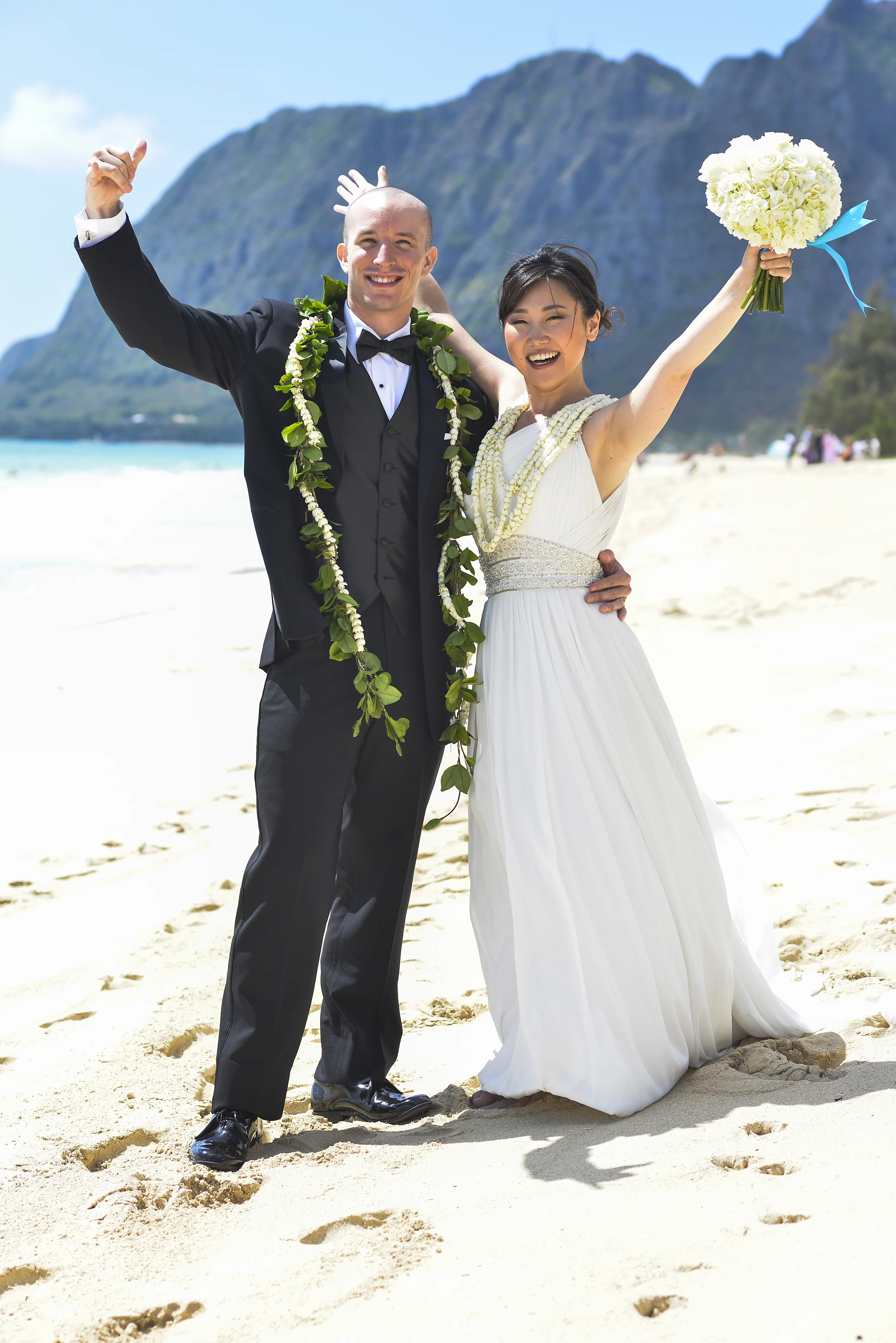 17-waimanalo-beach-wedding.jpg
