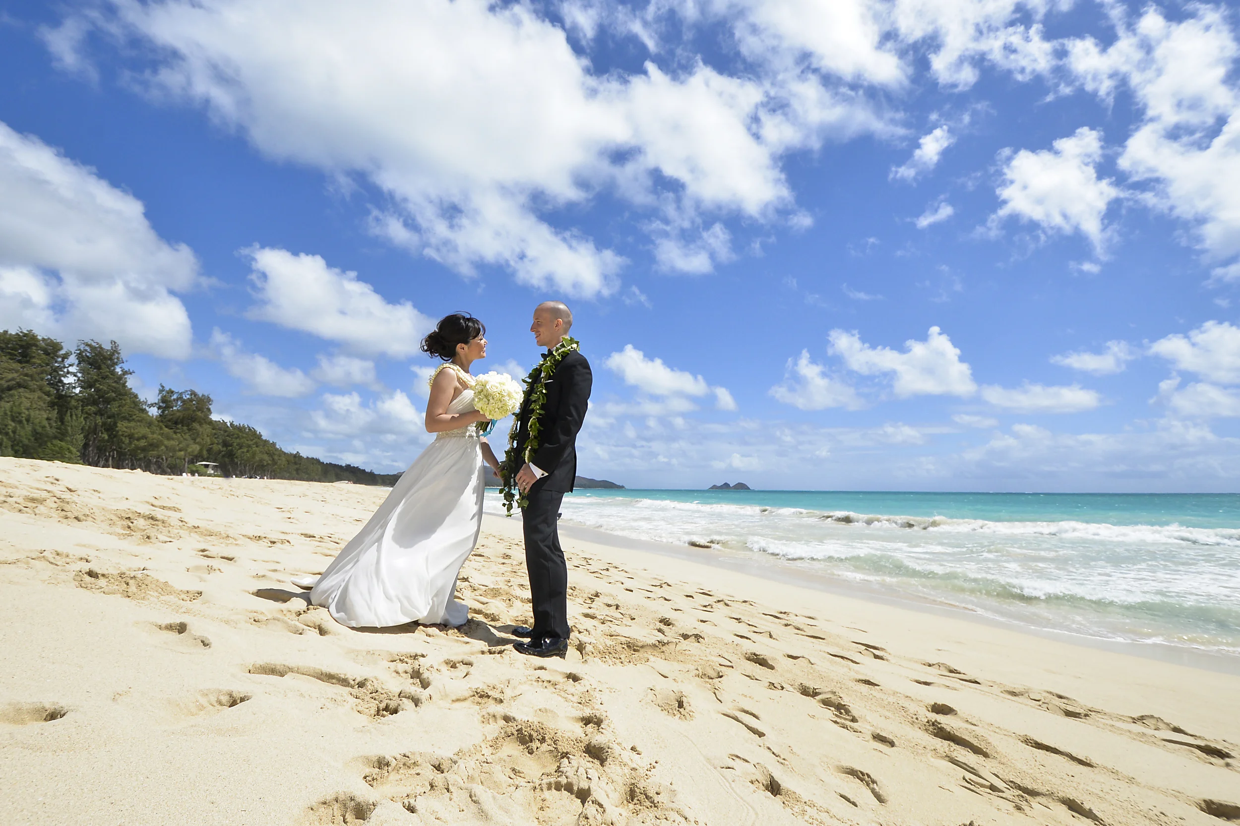 21-waimanalo-beach-wedding.jpg