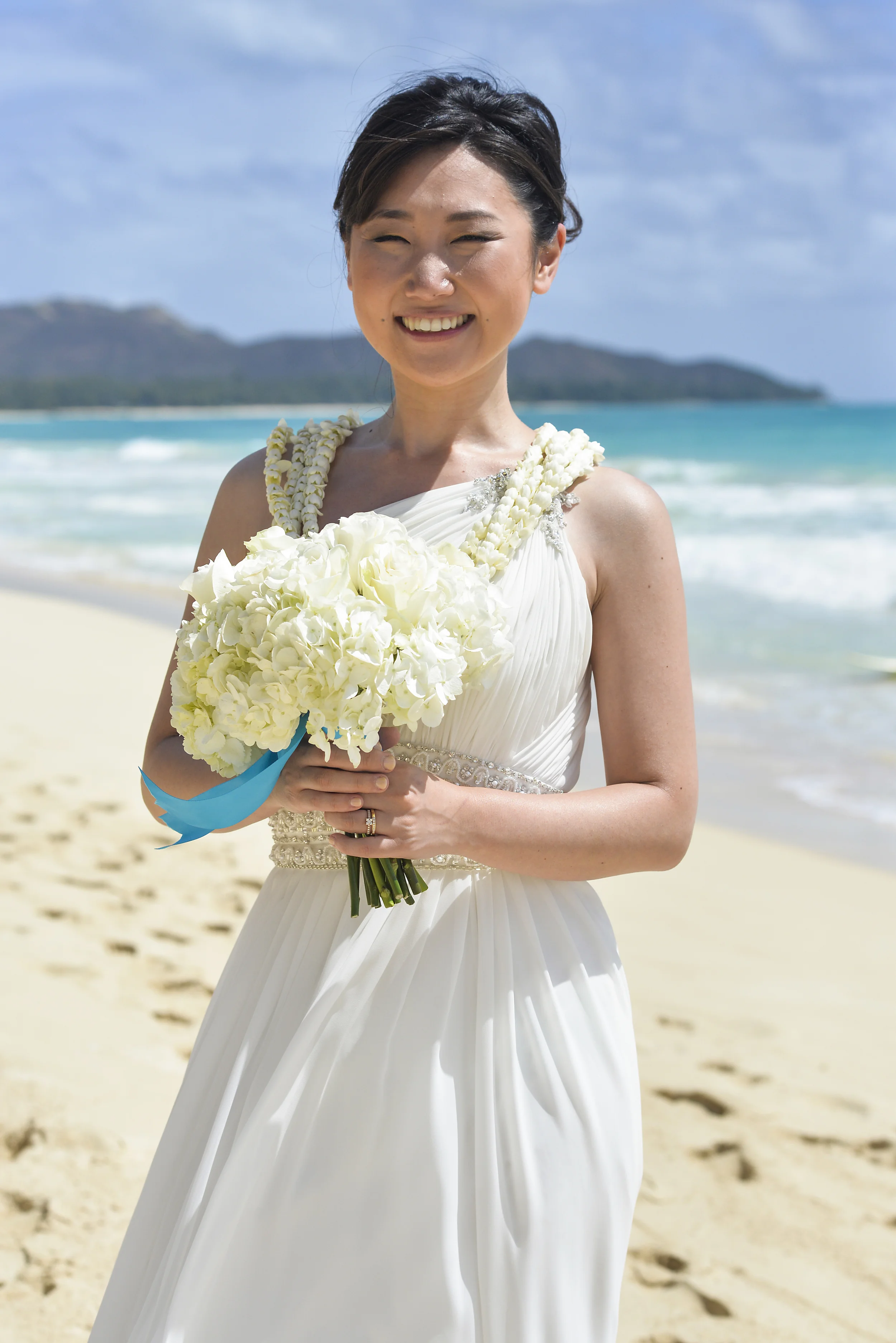 22-waimanalo-beach-wedding.jpg