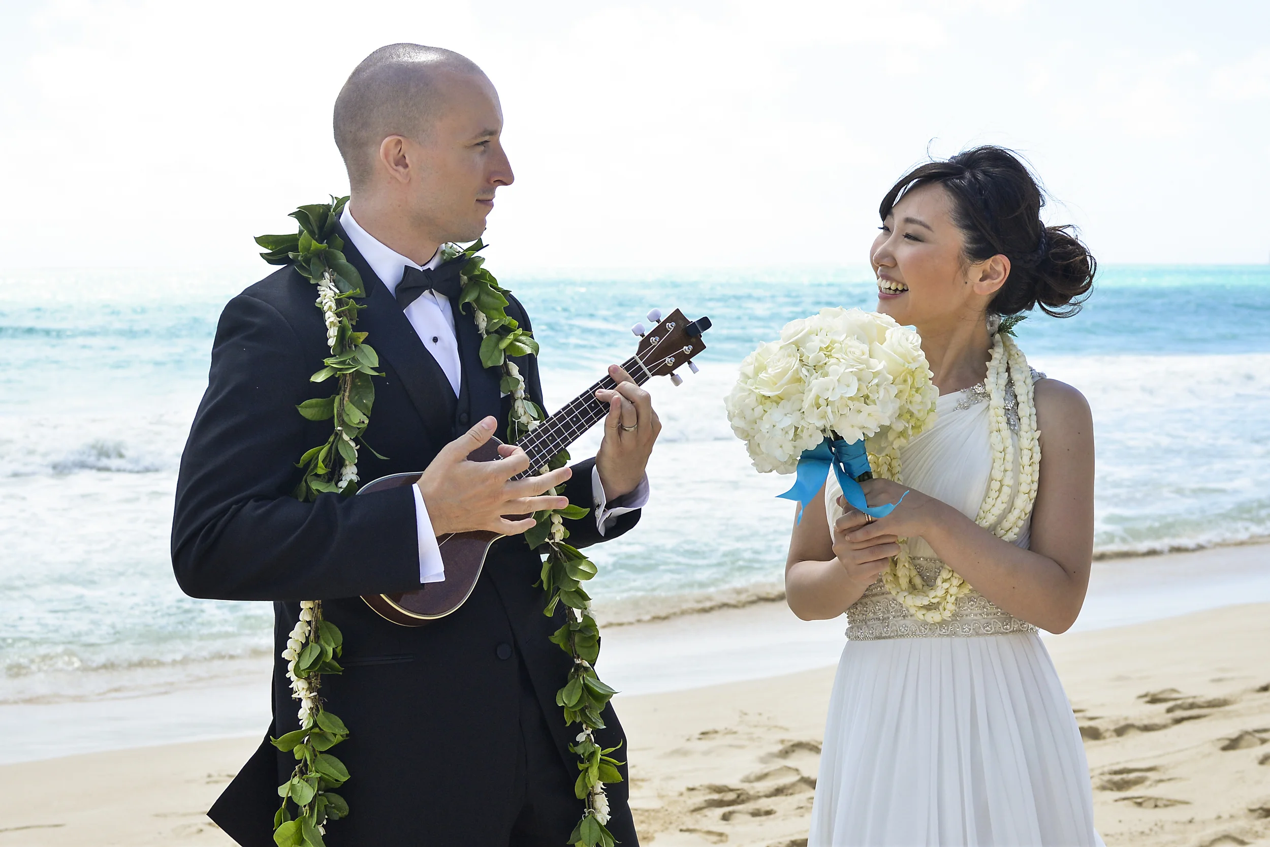 24-waimanalo-beach-wedding.jpg