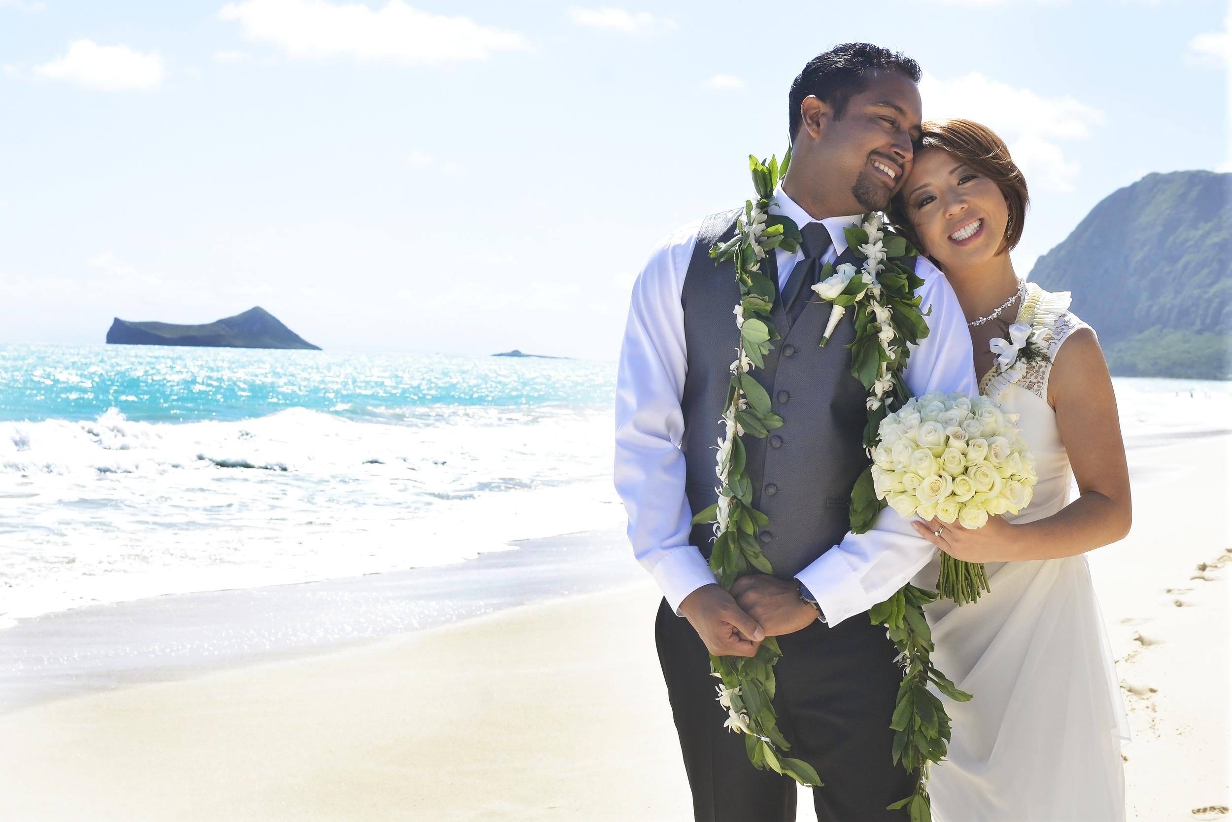 1-waimanalo-oahu-hawaii-wedding.jpg