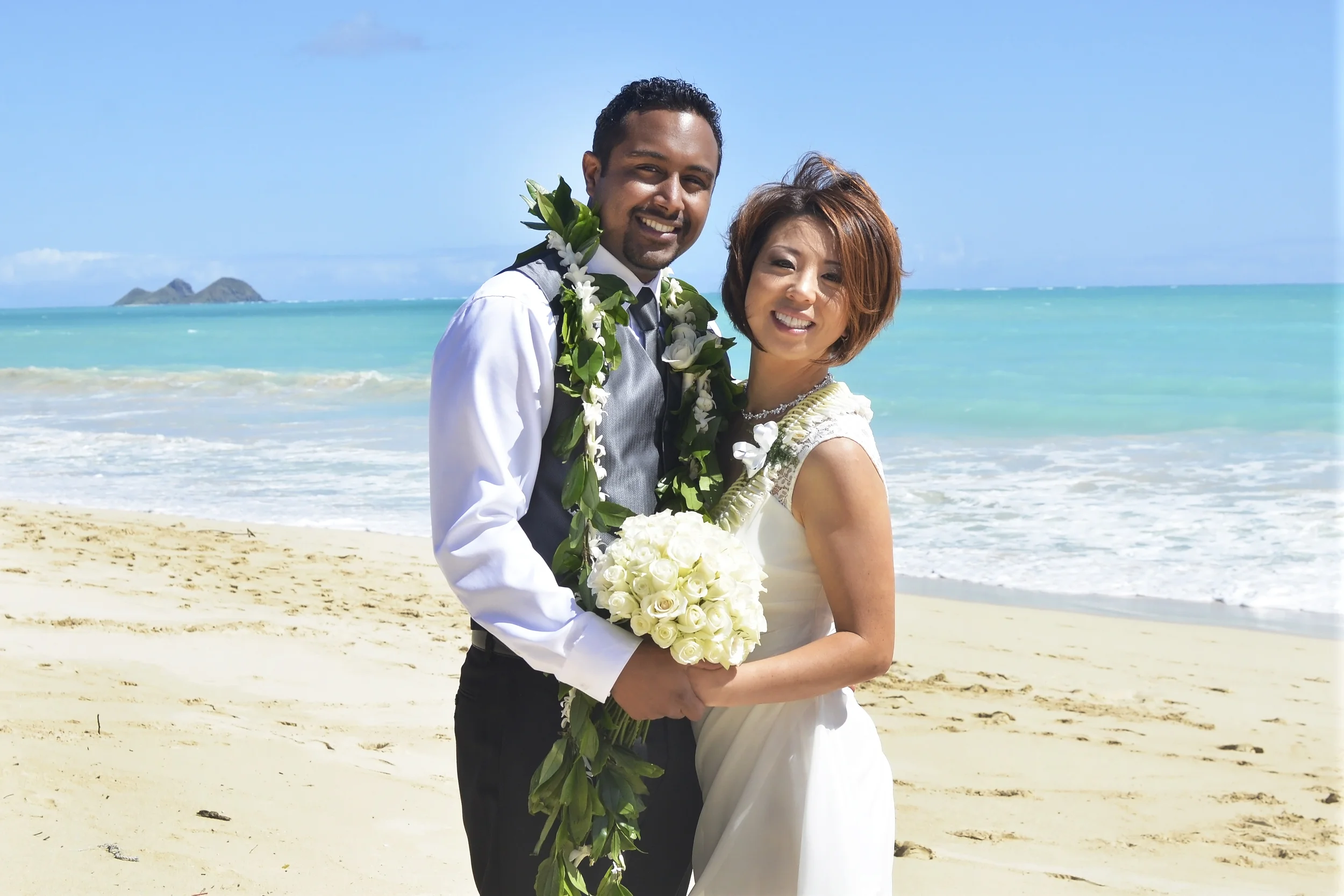 2-waimanalo-oahu-hawaii-wedding.jpg