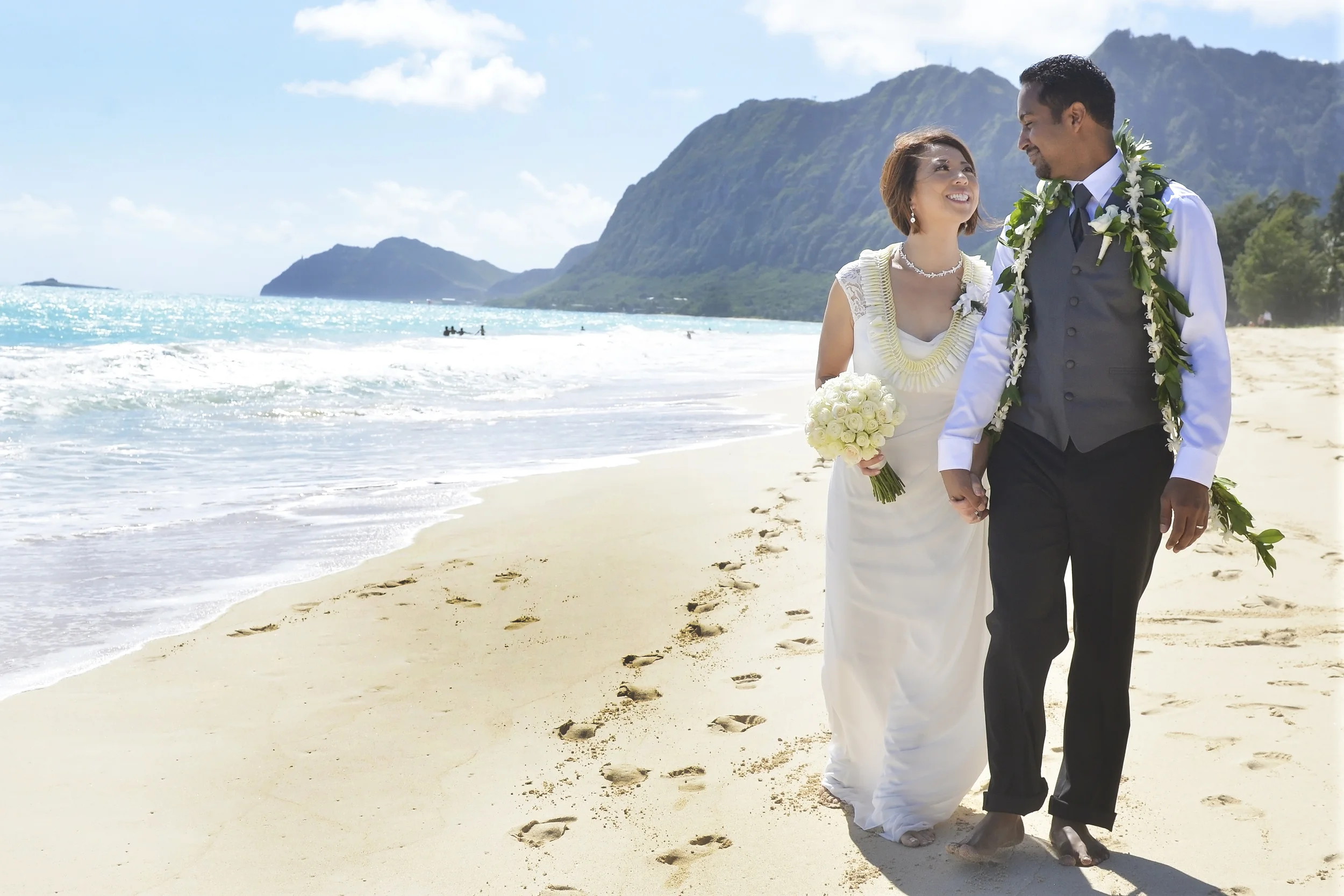 4-waimanalo-oahu-hawaii-wedding.jpg
