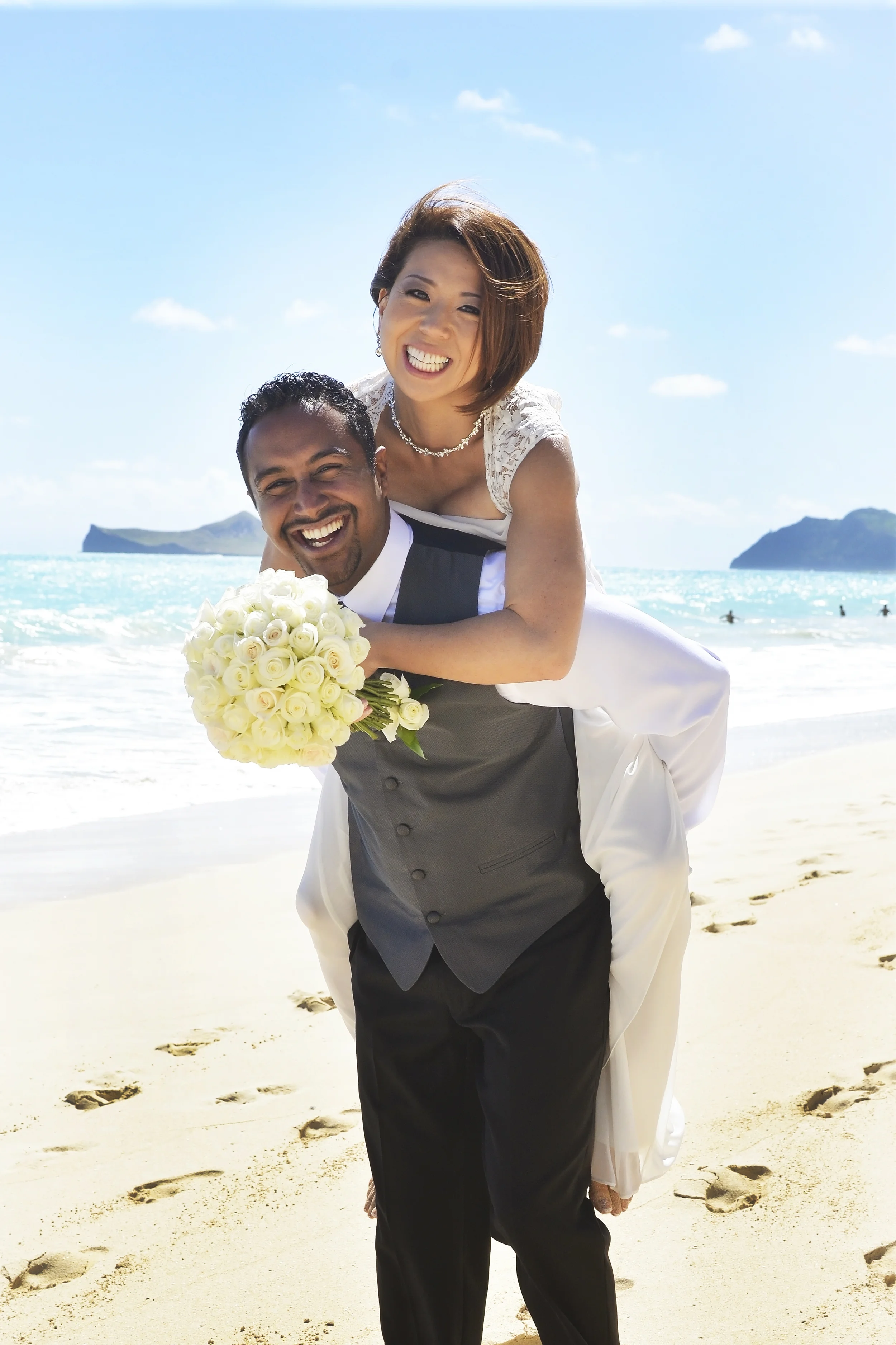 9-waimanalo-oahu-hawaii-wedding.jpg