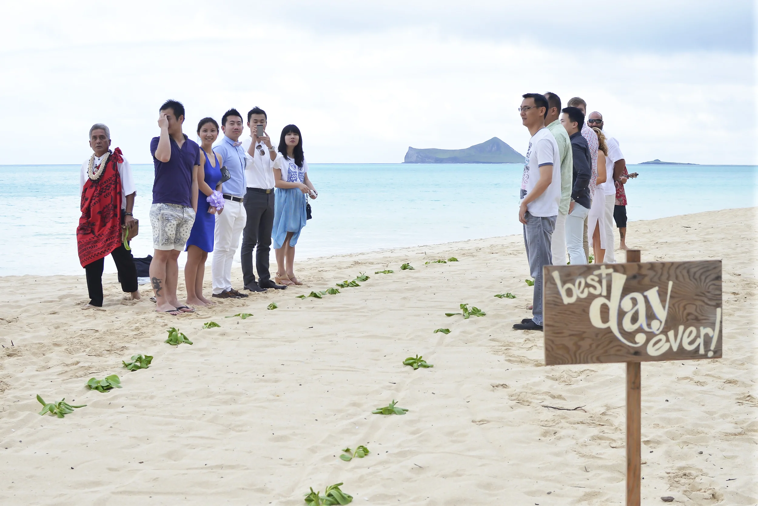 8-waimanalo-bay-beach-hawaii-wedding.jpg