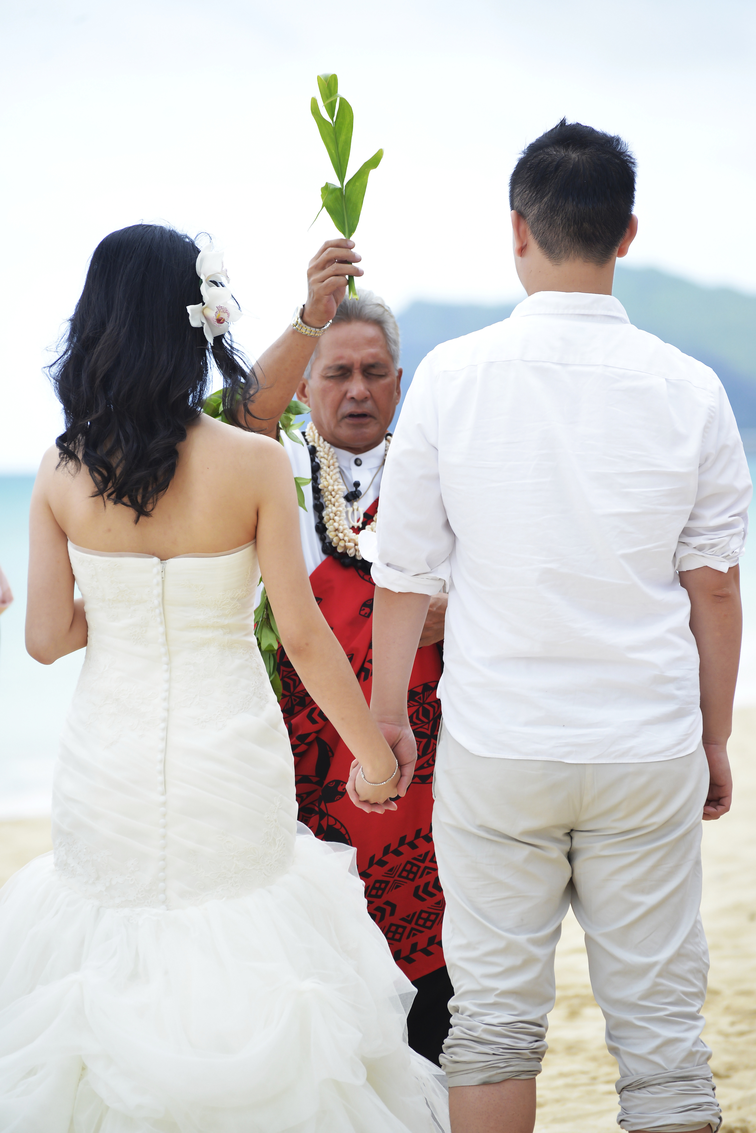 14-waimanalo-bay-beach-hawaii-wedding.jpg