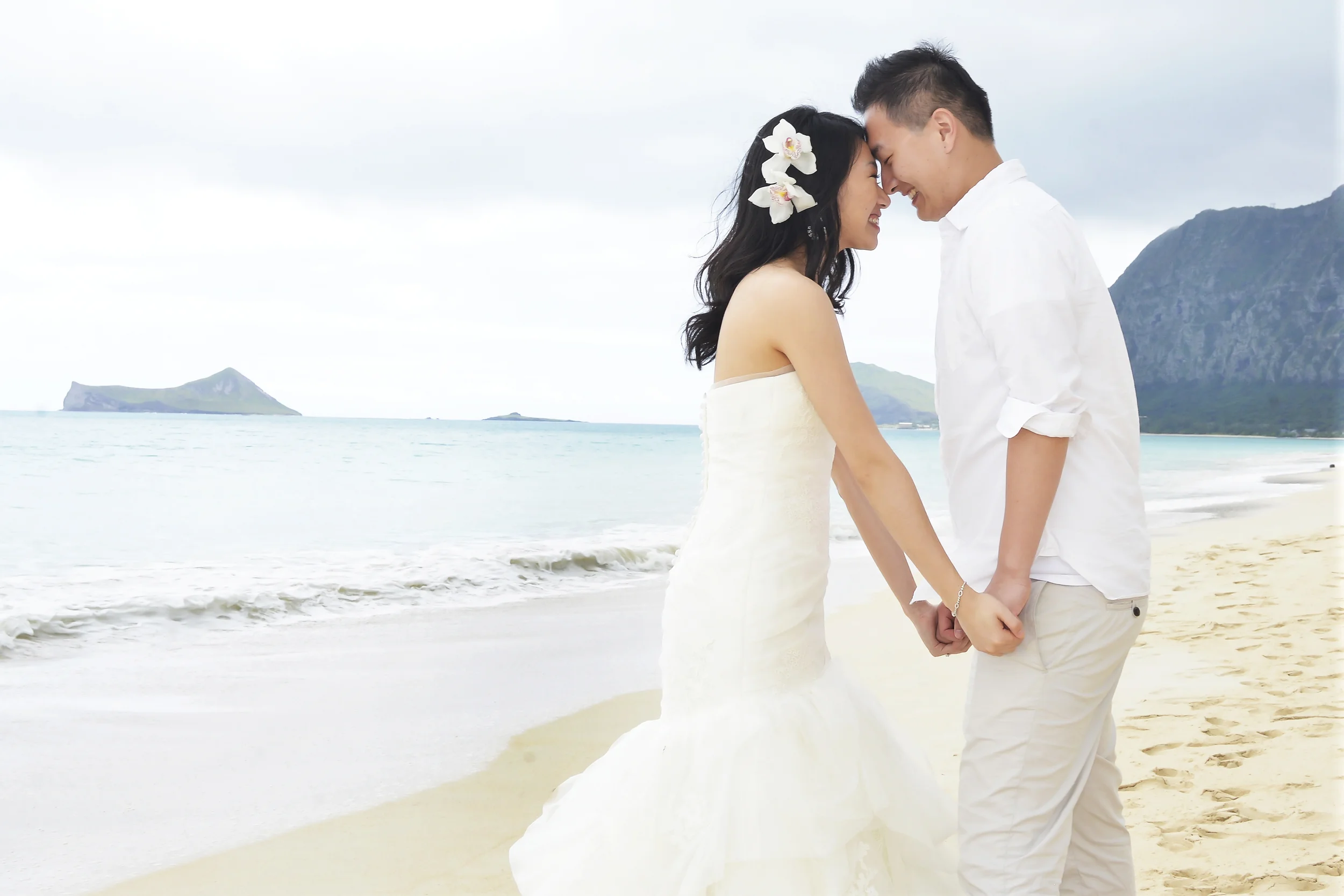 23-waimanalo-bay-beach-hawaii-wedding.jpg