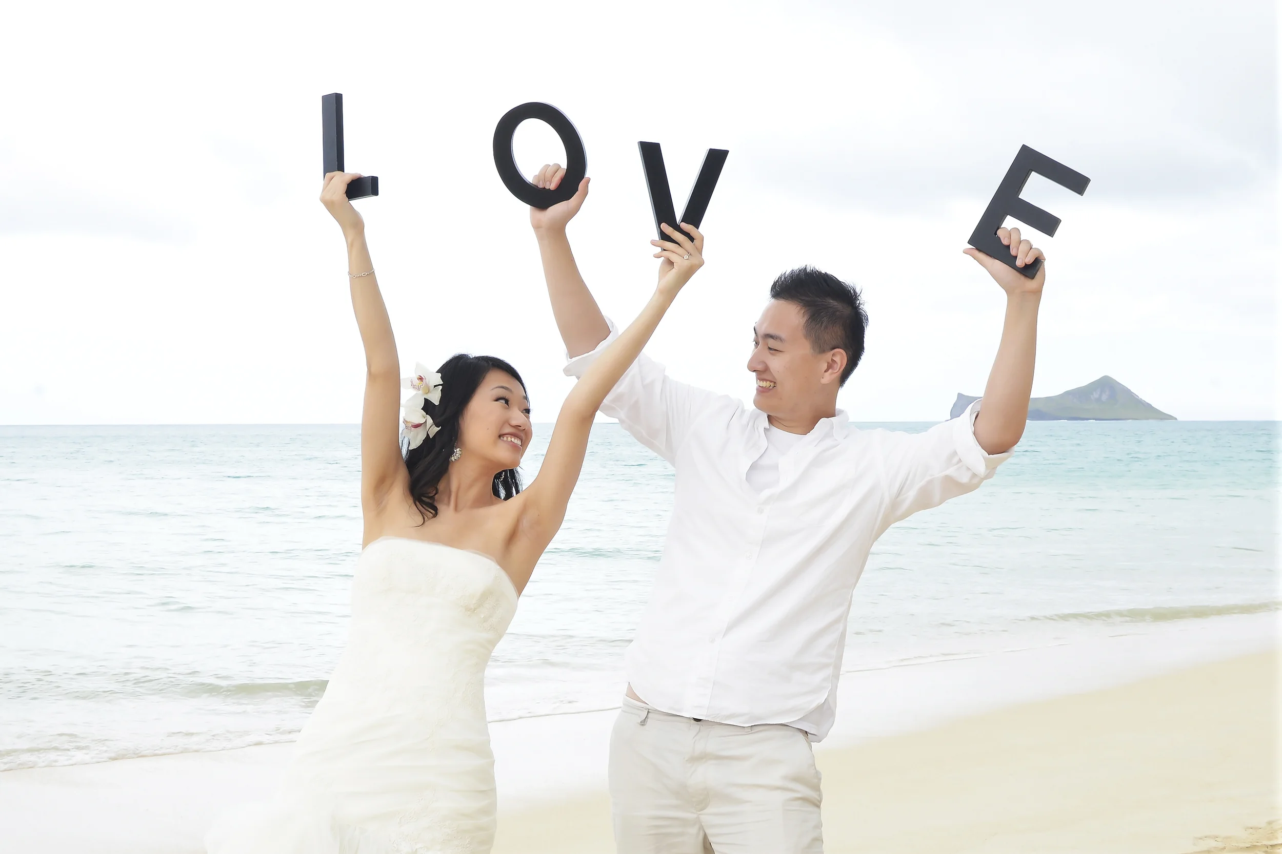 26-waimanalo-bay-beach-hawaii-wedding.jpg