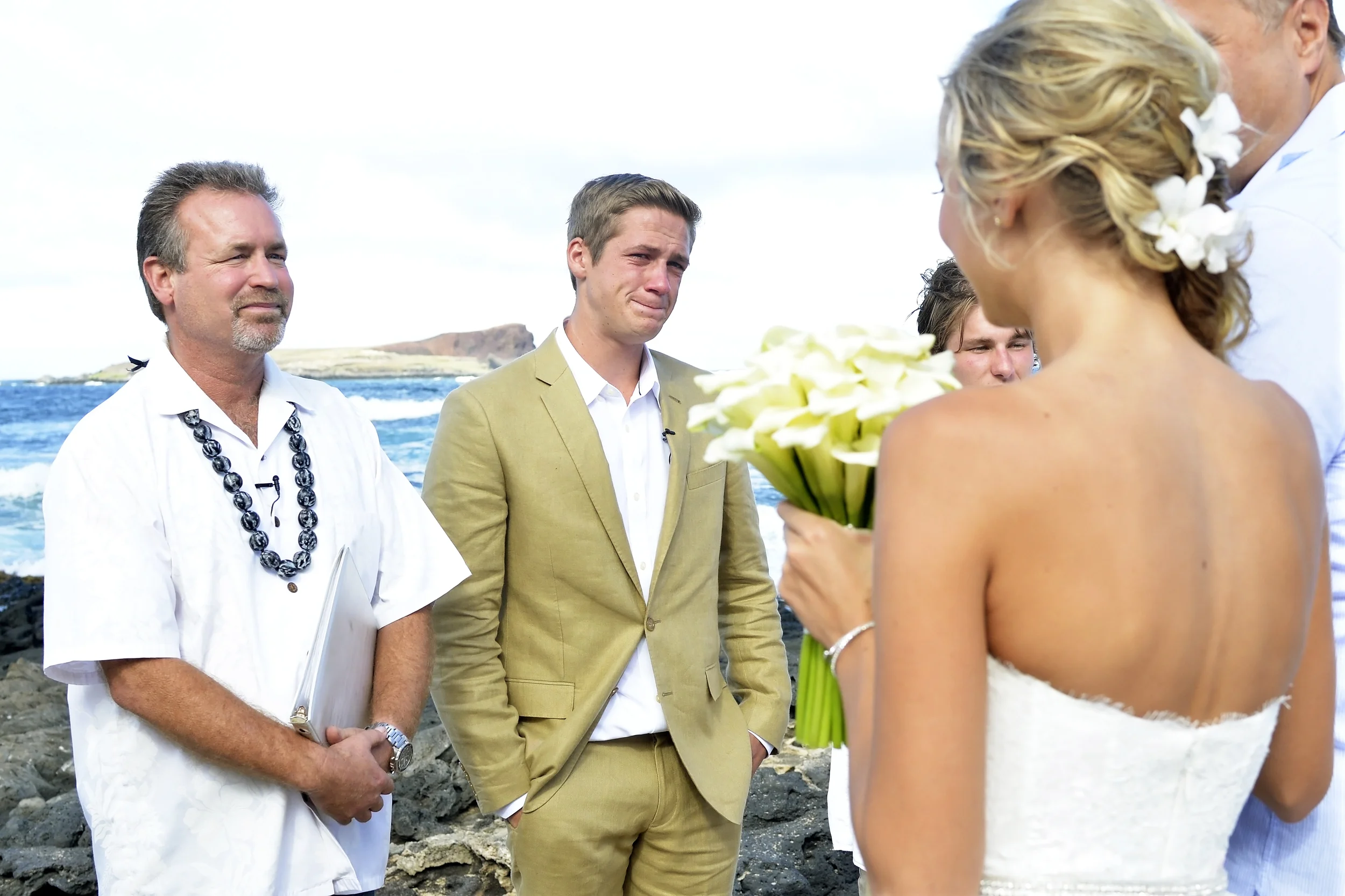 3-makapuu-beach-wedding.jpg