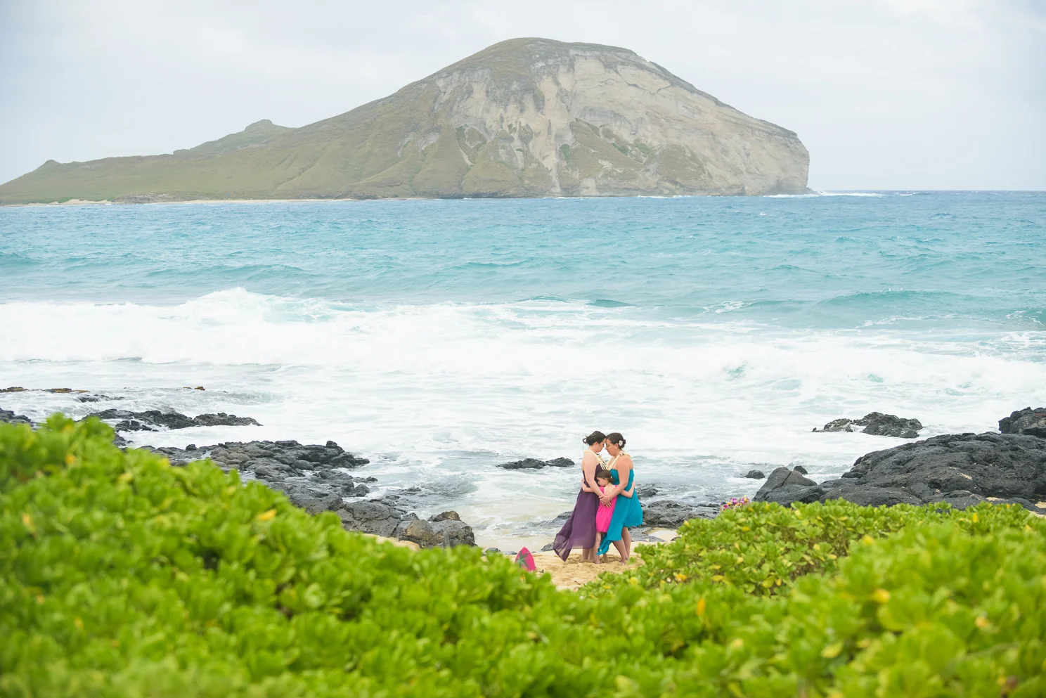 42-intimate-beach-ceremony-hawaii.jpg