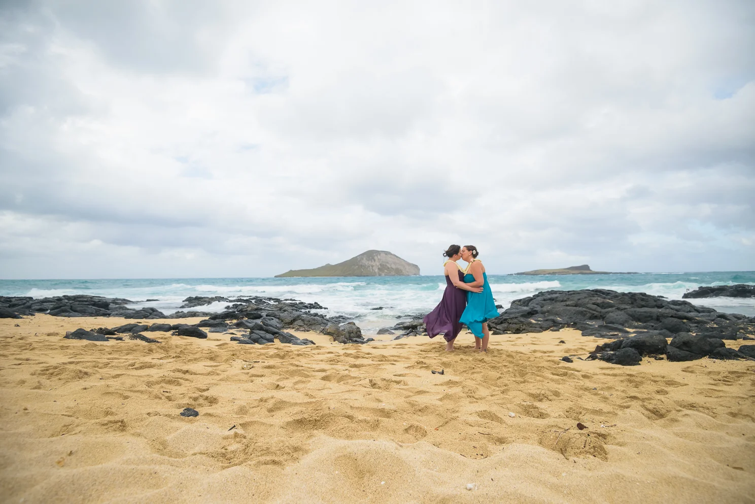 43-intimate-beach-ceremony-hawaii.jpg