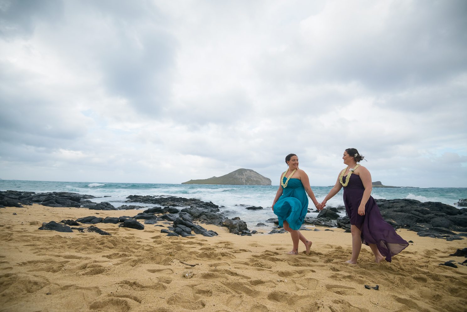 45-intimate-beach-ceremony-hawaii.jpg