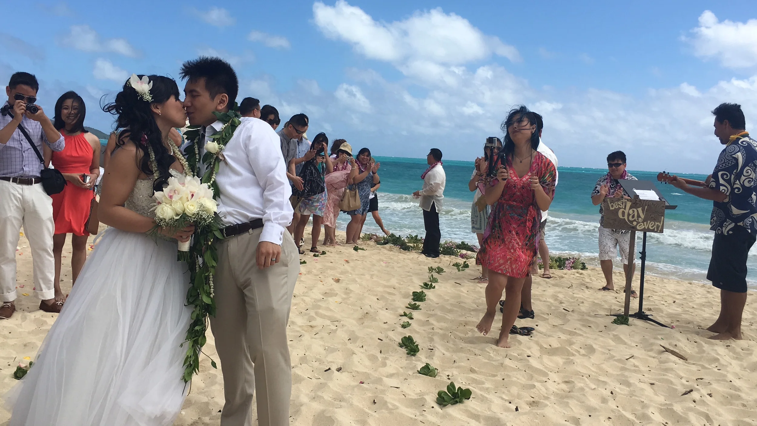oahu-beach-wedding-ceremony