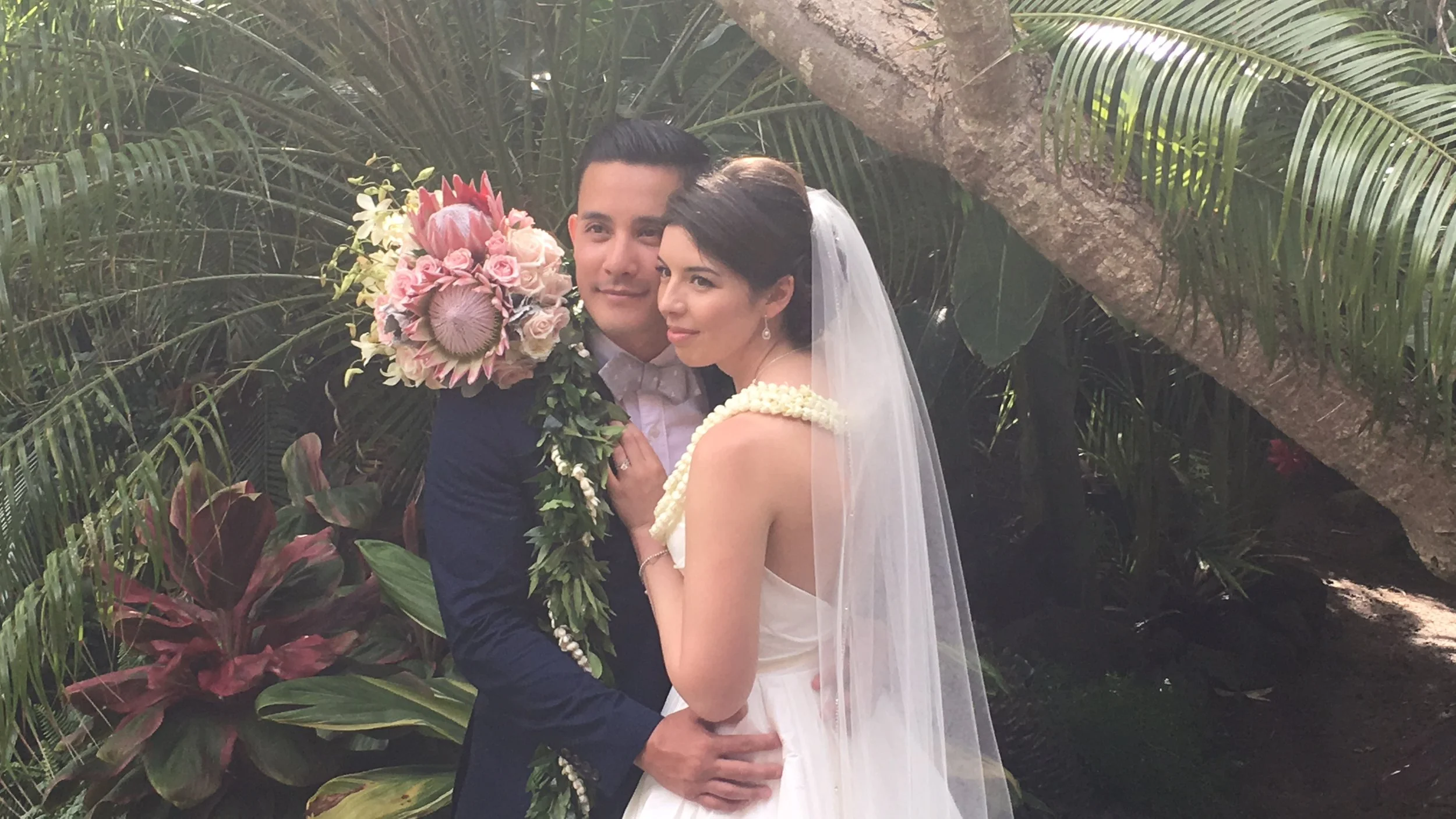 hawaii-waterfall-wedding