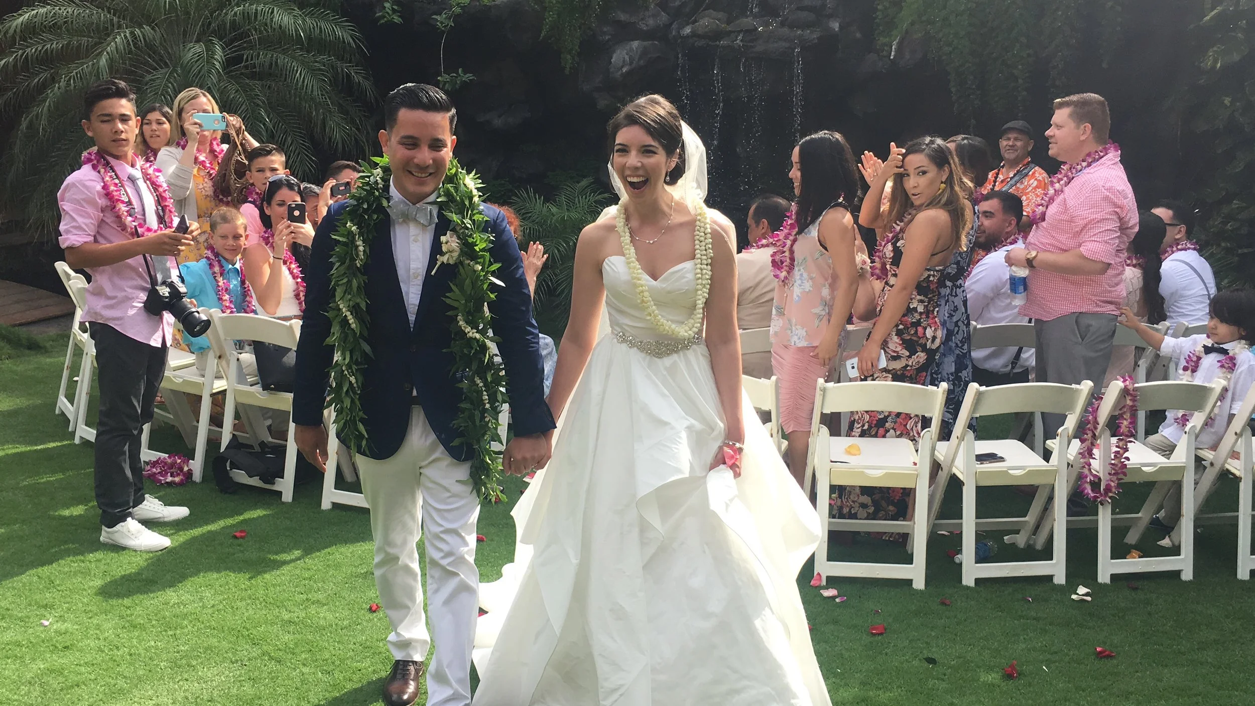 oahu-waterfall-wedding
